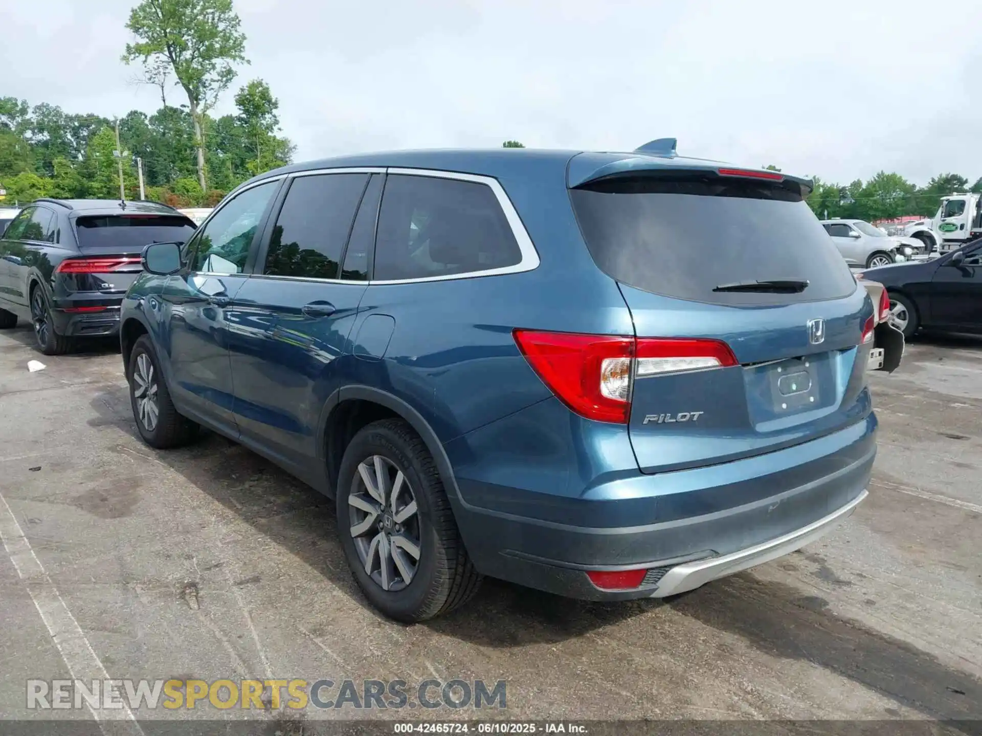 3 Photograph of a damaged car 5FNYF5H36KB015748 HONDA PILOT 2019