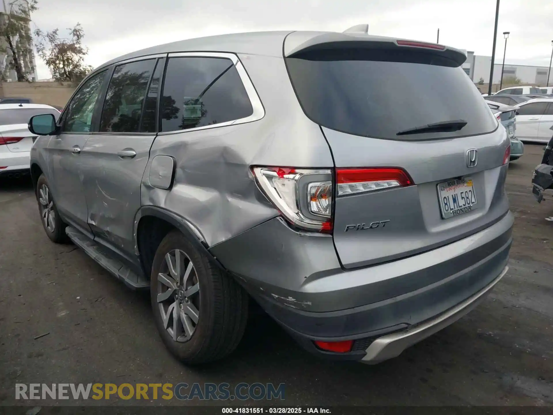 3 Photograph of a damaged car 5FNYF5H38KB038500 HONDA PILOT 2019