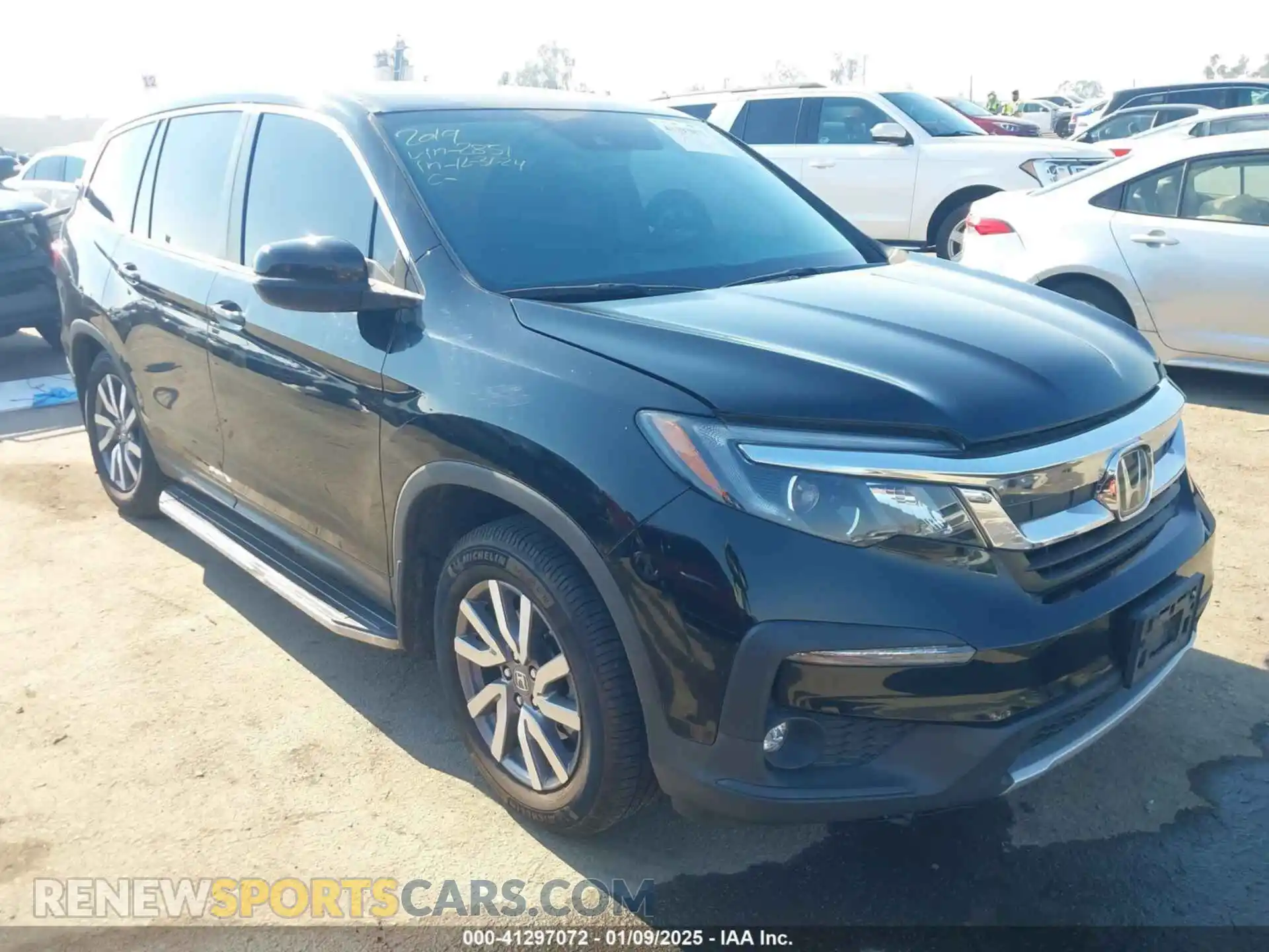 1 Photograph of a damaged car 5FNYF5H50KB042851 HONDA PILOT 2019