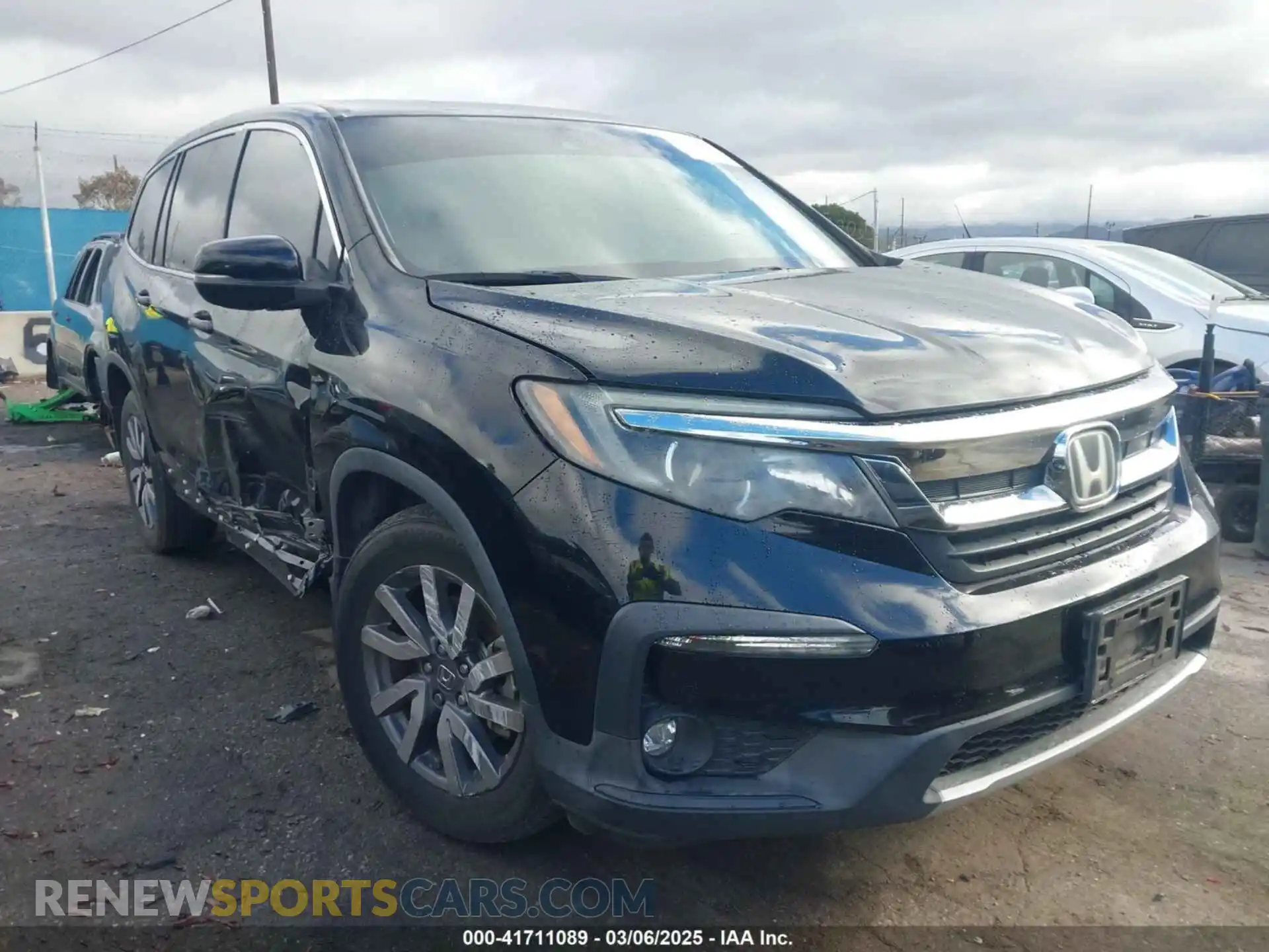 1 Photograph of a damaged car 5FNYF5H51KB013763 HONDA PILOT 2019