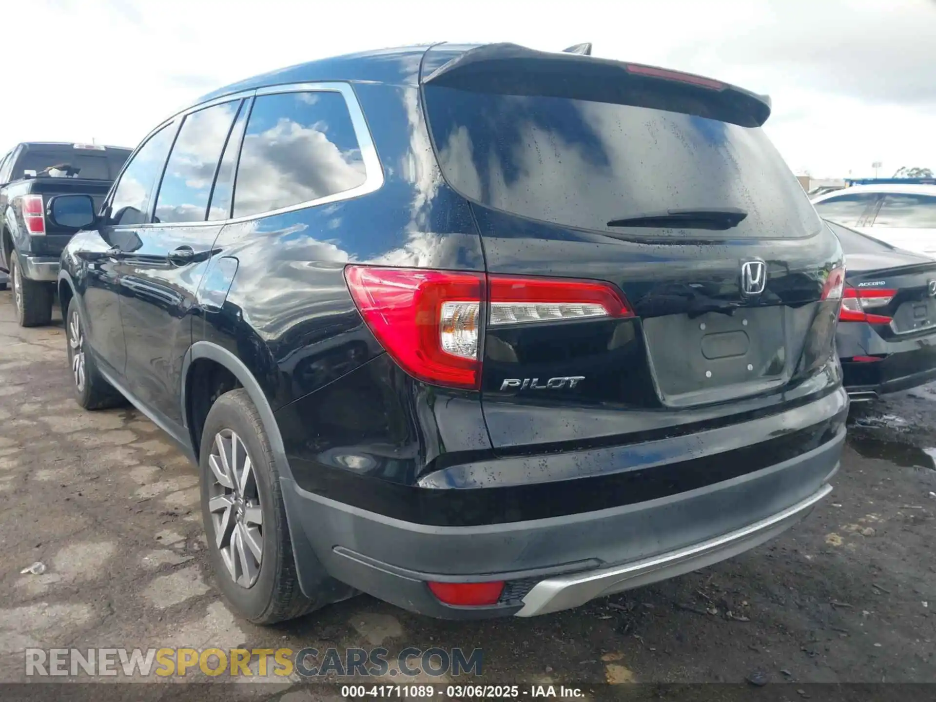 3 Photograph of a damaged car 5FNYF5H51KB013763 HONDA PILOT 2019