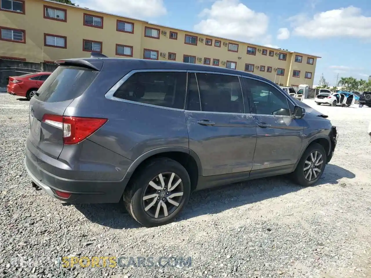 3 Photograph of a damaged car 5FNYF5H51KB042356 HONDA PILOT 2019