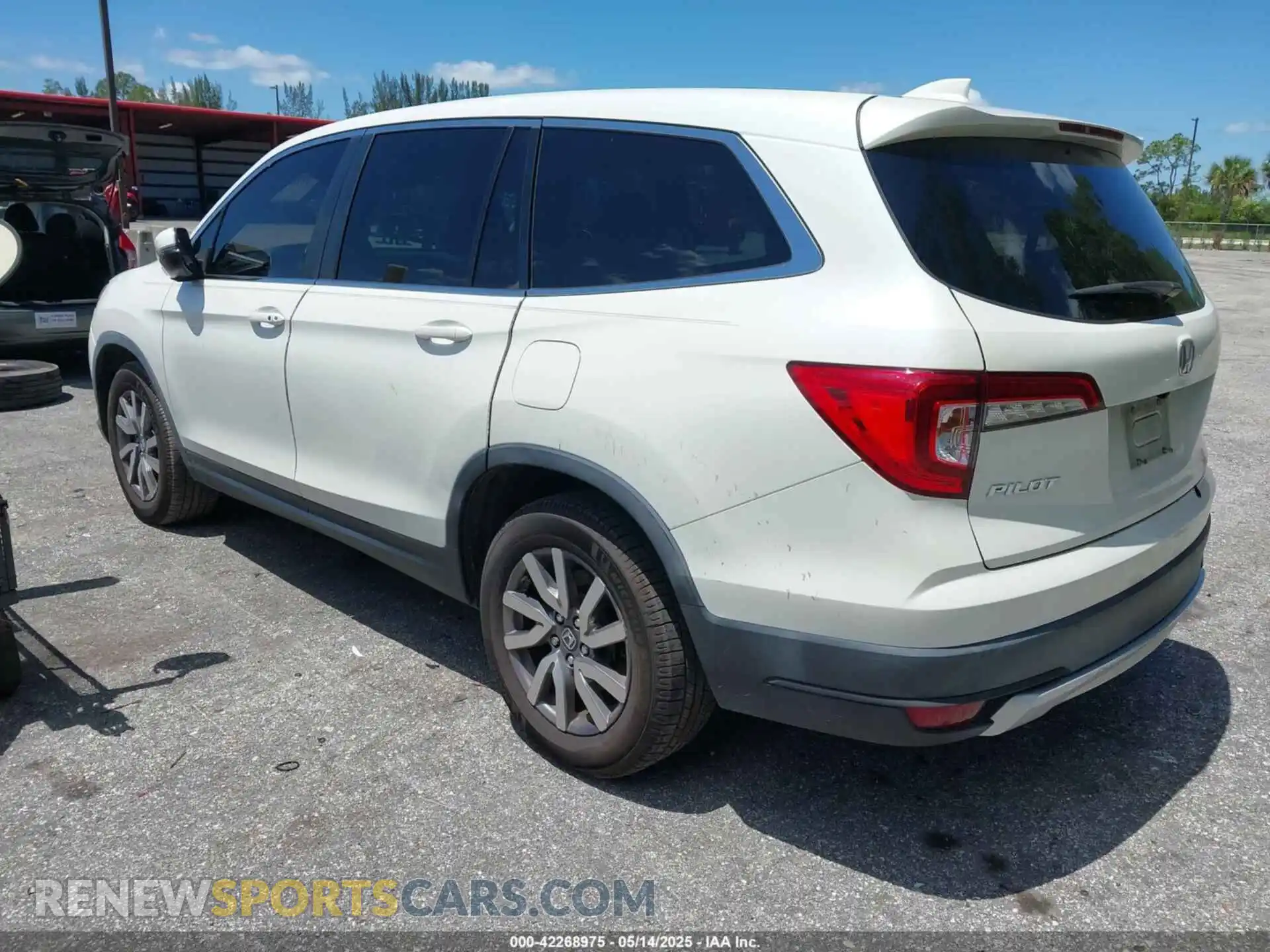 3 Photograph of a damaged car 5FNYF5H53KB012596 HONDA PILOT 2019