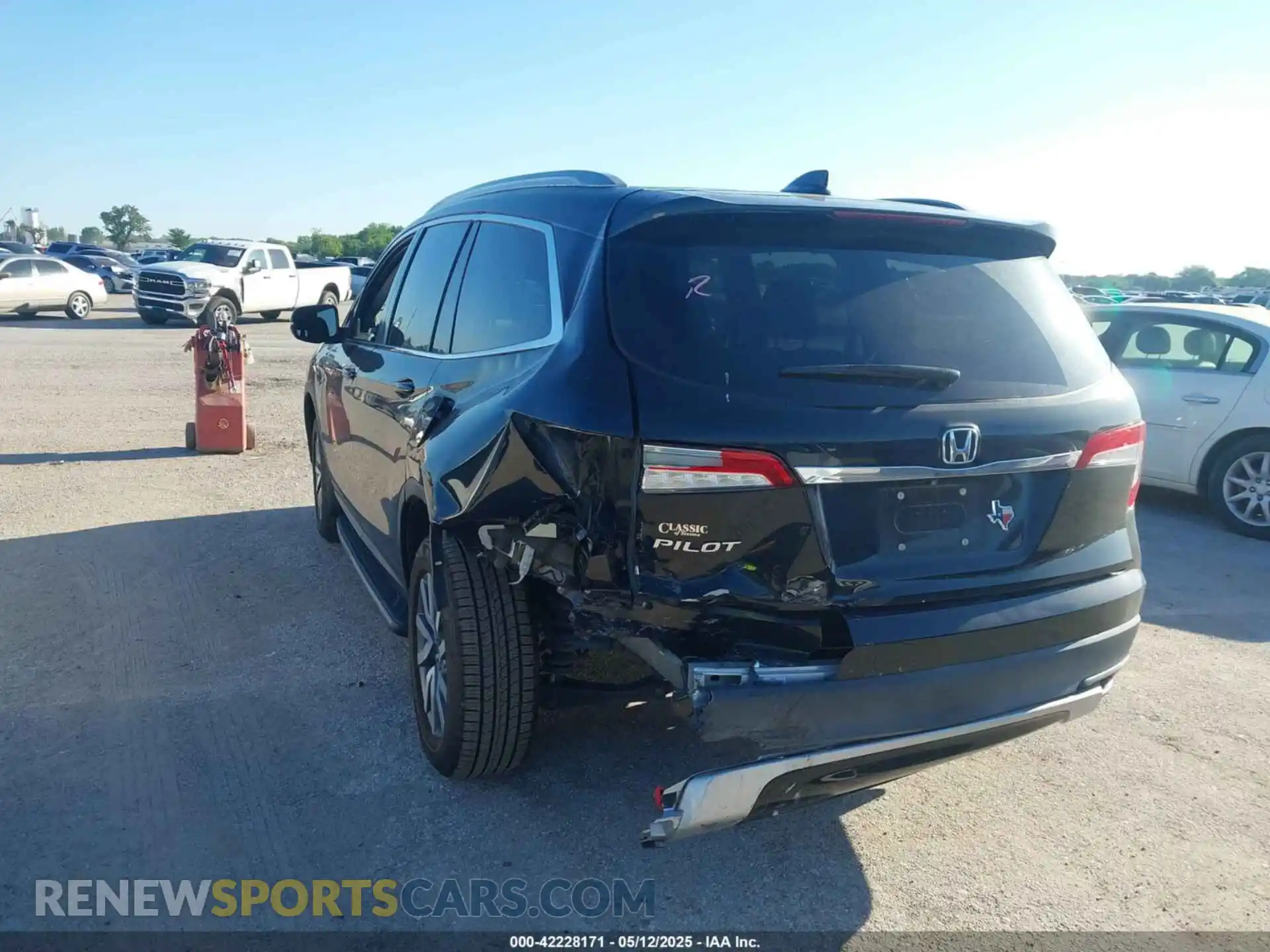 3 Photograph of a damaged car 5FNYF5H56KB023379 HONDA PILOT 2019