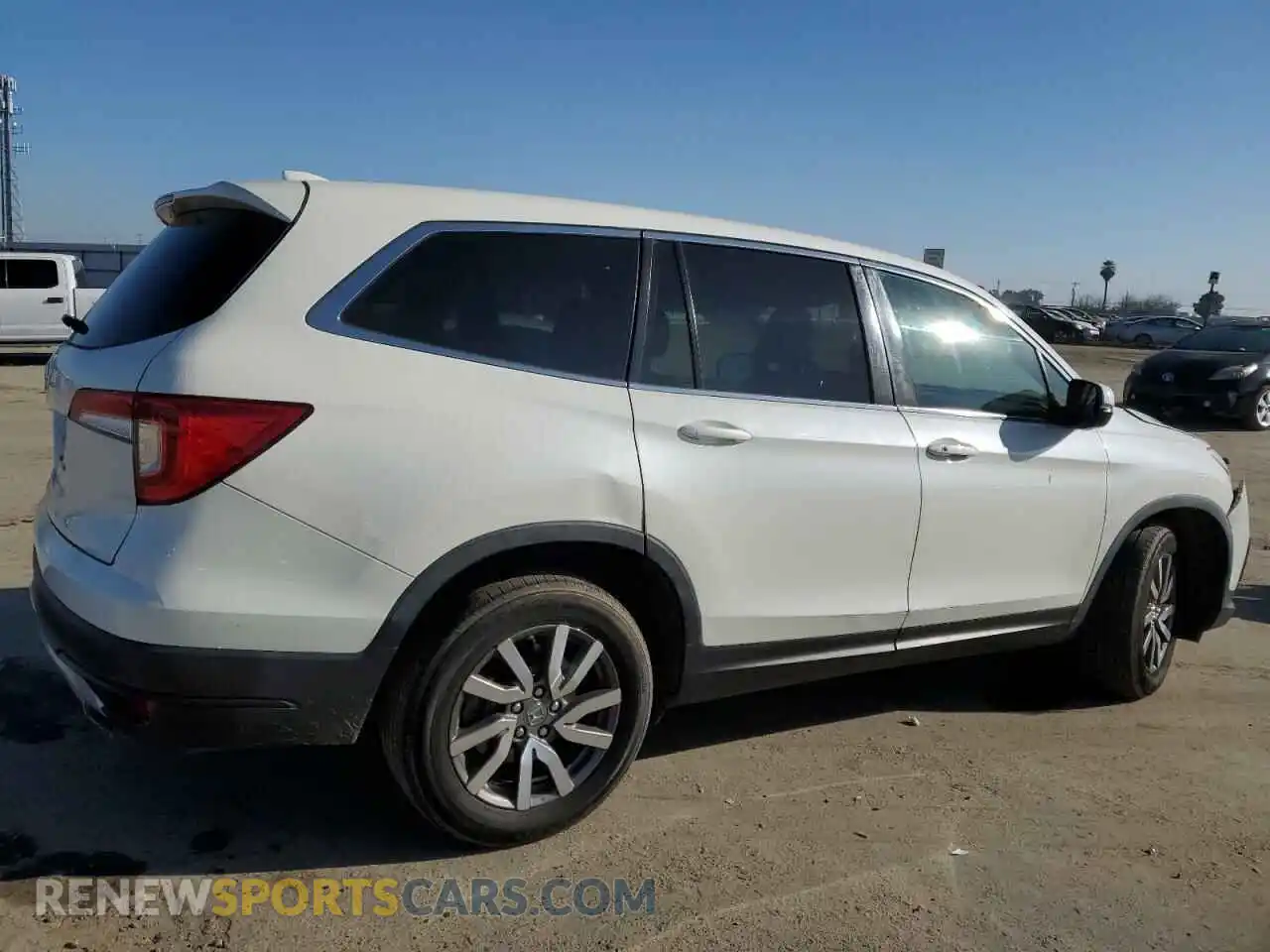 3 Photograph of a damaged car 5FNYF5H56KB035354 HONDA PILOT 2019