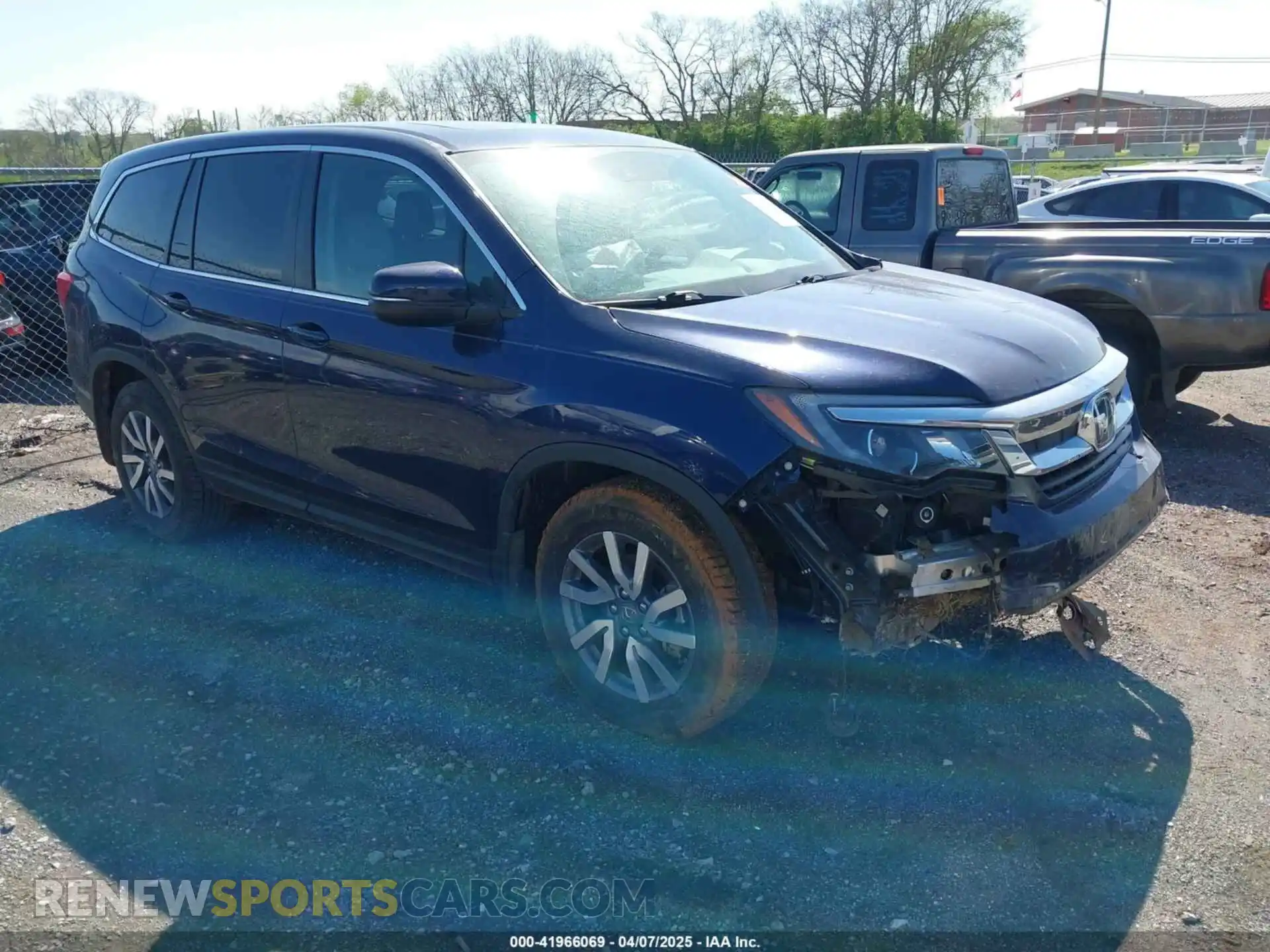 1 Photograph of a damaged car 5FNYF5H58KB032245 HONDA PILOT 2019