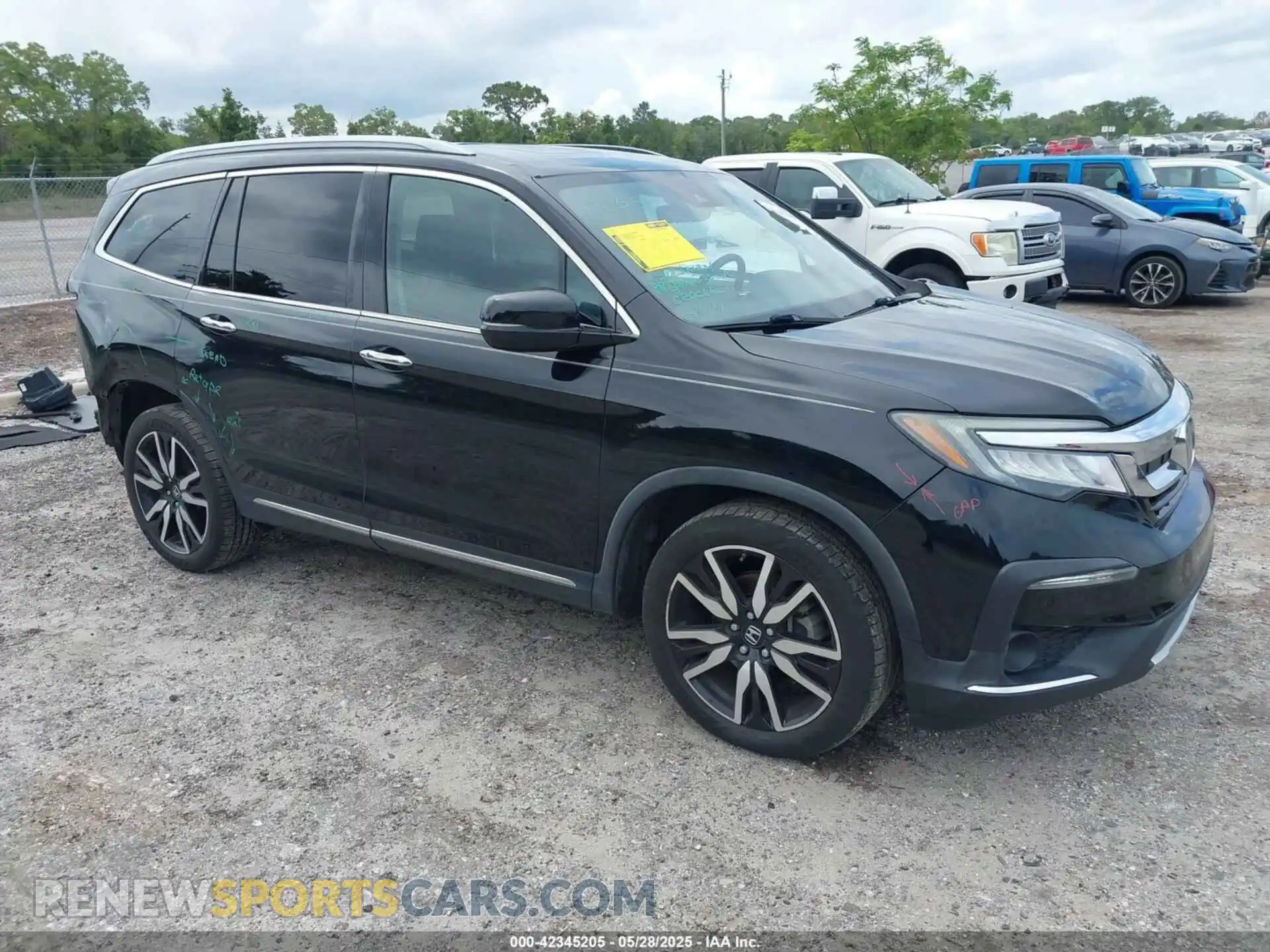 1 Photograph of a damaged car 5FNYF5H63KB010081 HONDA PILOT 2019