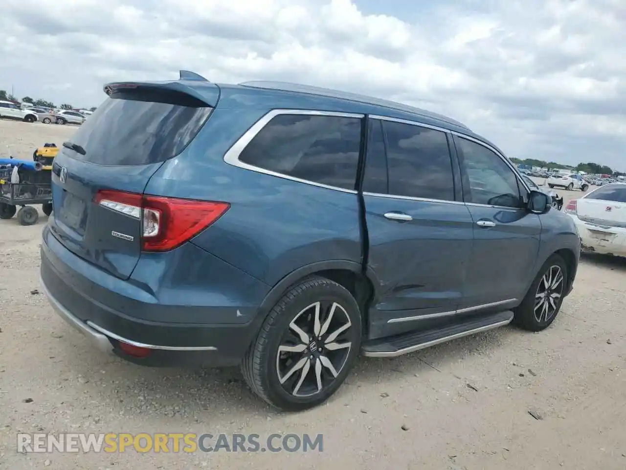 3 Photograph of a damaged car 5FNYF5H63KB037250 HONDA PILOT 2019