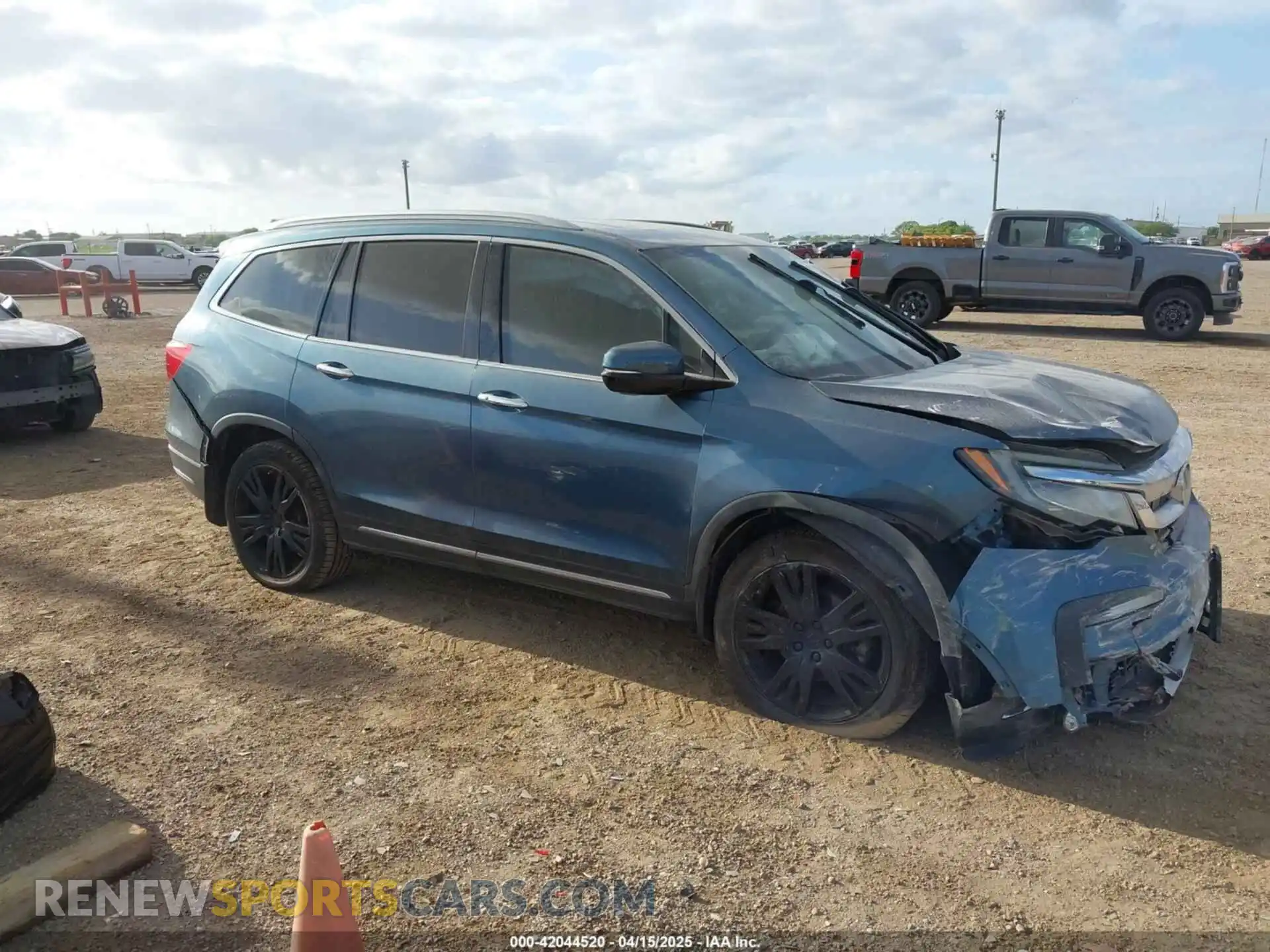 1 Photograph of a damaged car 5FNYF5H94KB025781 HONDA PILOT 2019