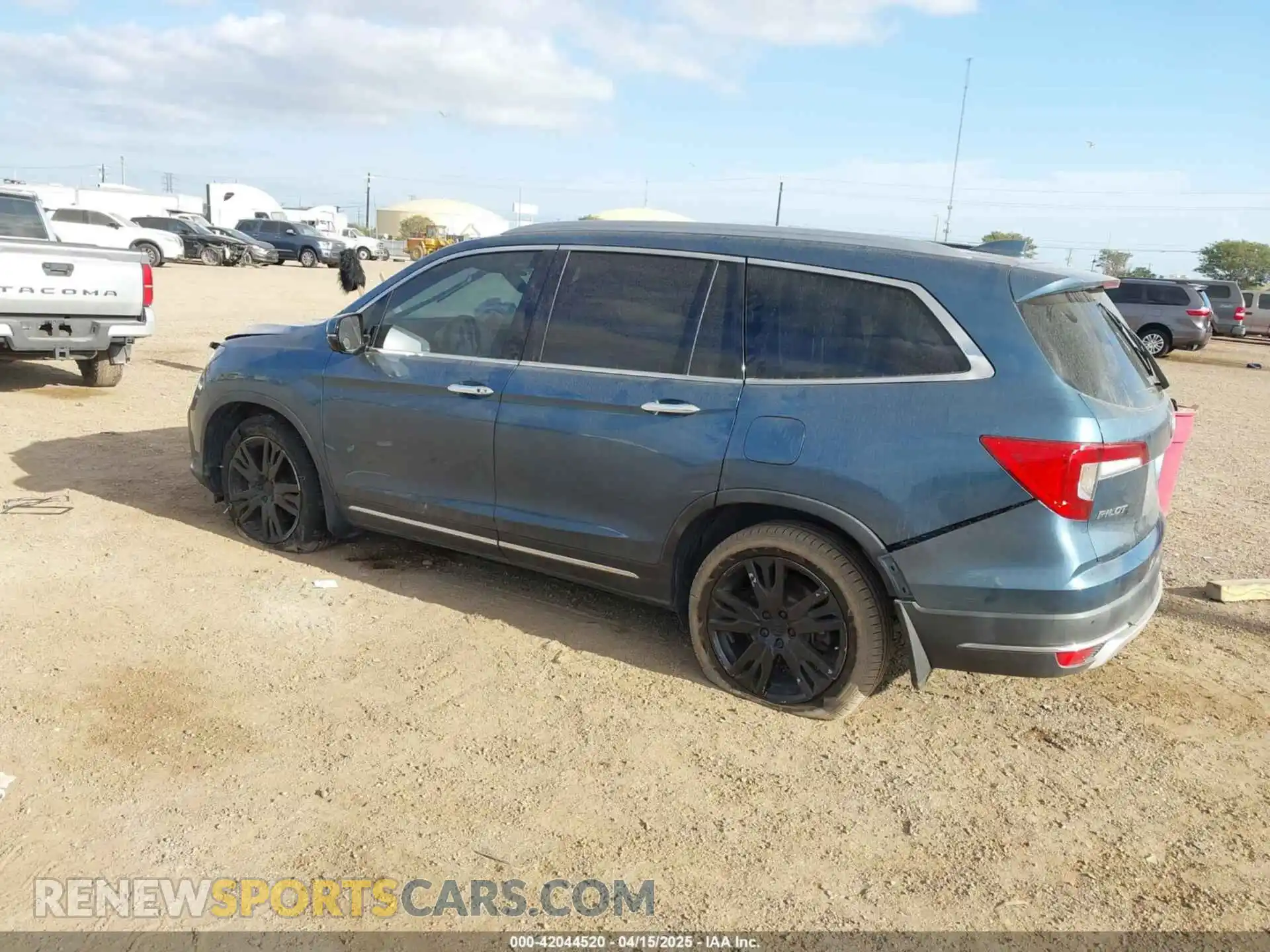 3 Photograph of a damaged car 5FNYF5H94KB025781 HONDA PILOT 2019