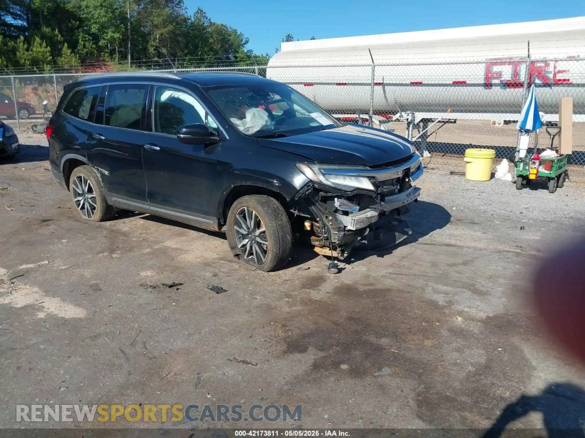 1 Photograph of a damaged car 5FNYF5H95KB019150 HONDA PILOT 2019