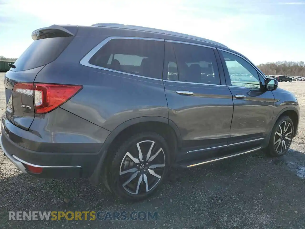 3 Photograph of a damaged car 5FNYF5H97KB002138 HONDA PILOT 2019