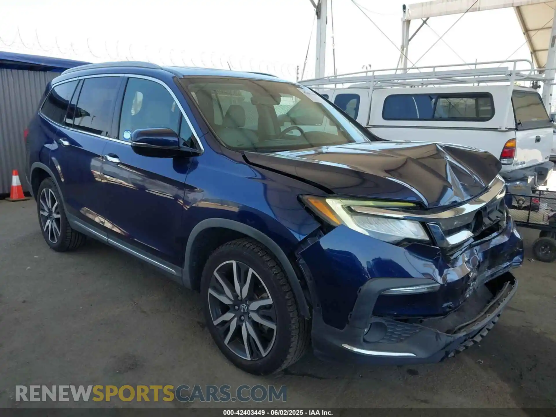 1 Photograph of a damaged car 5FNYF5H97KB013530 HONDA PILOT 2019