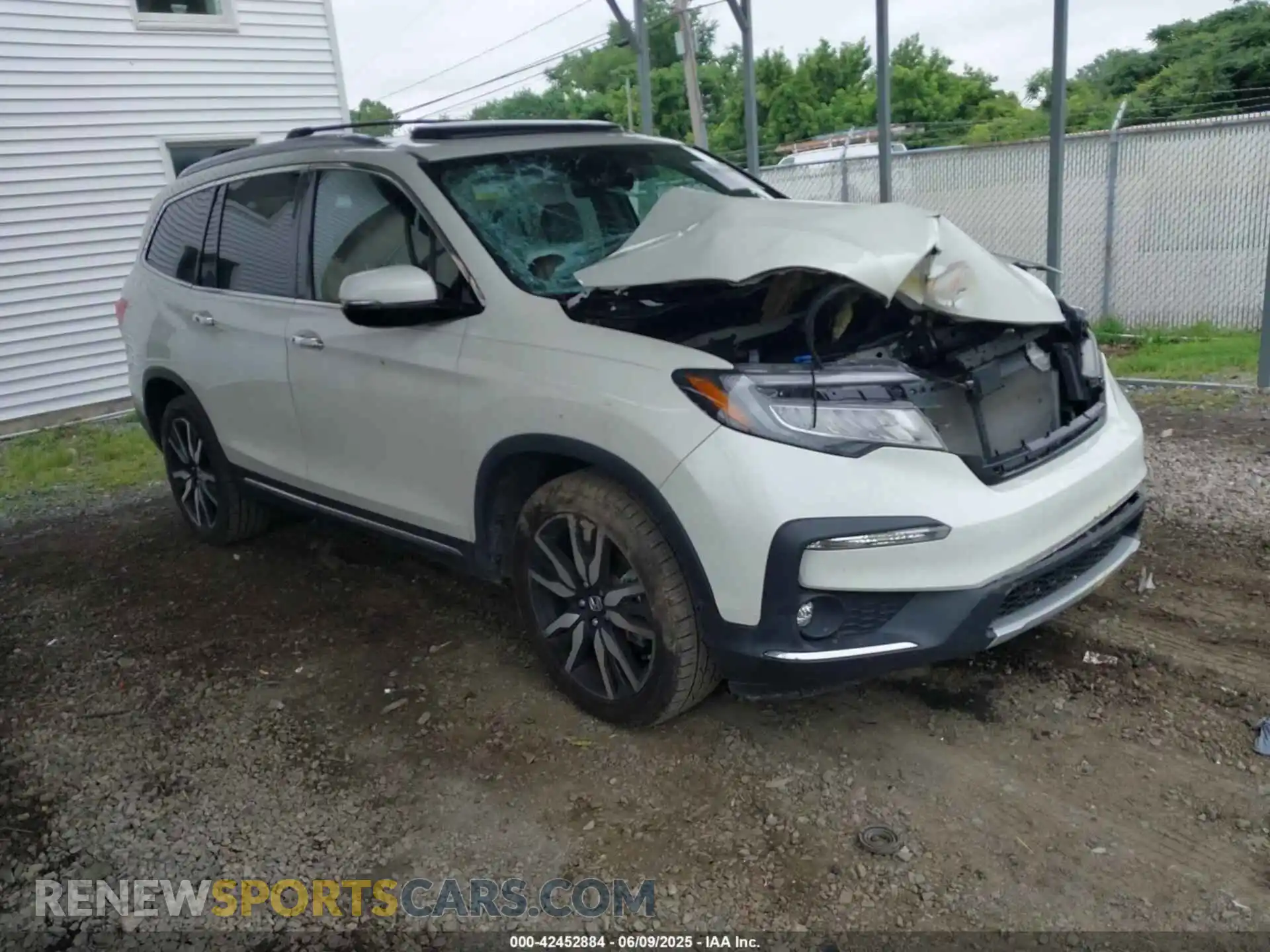 1 Photograph of a damaged car 5FNYF6H00KB015935 HONDA PILOT 2019