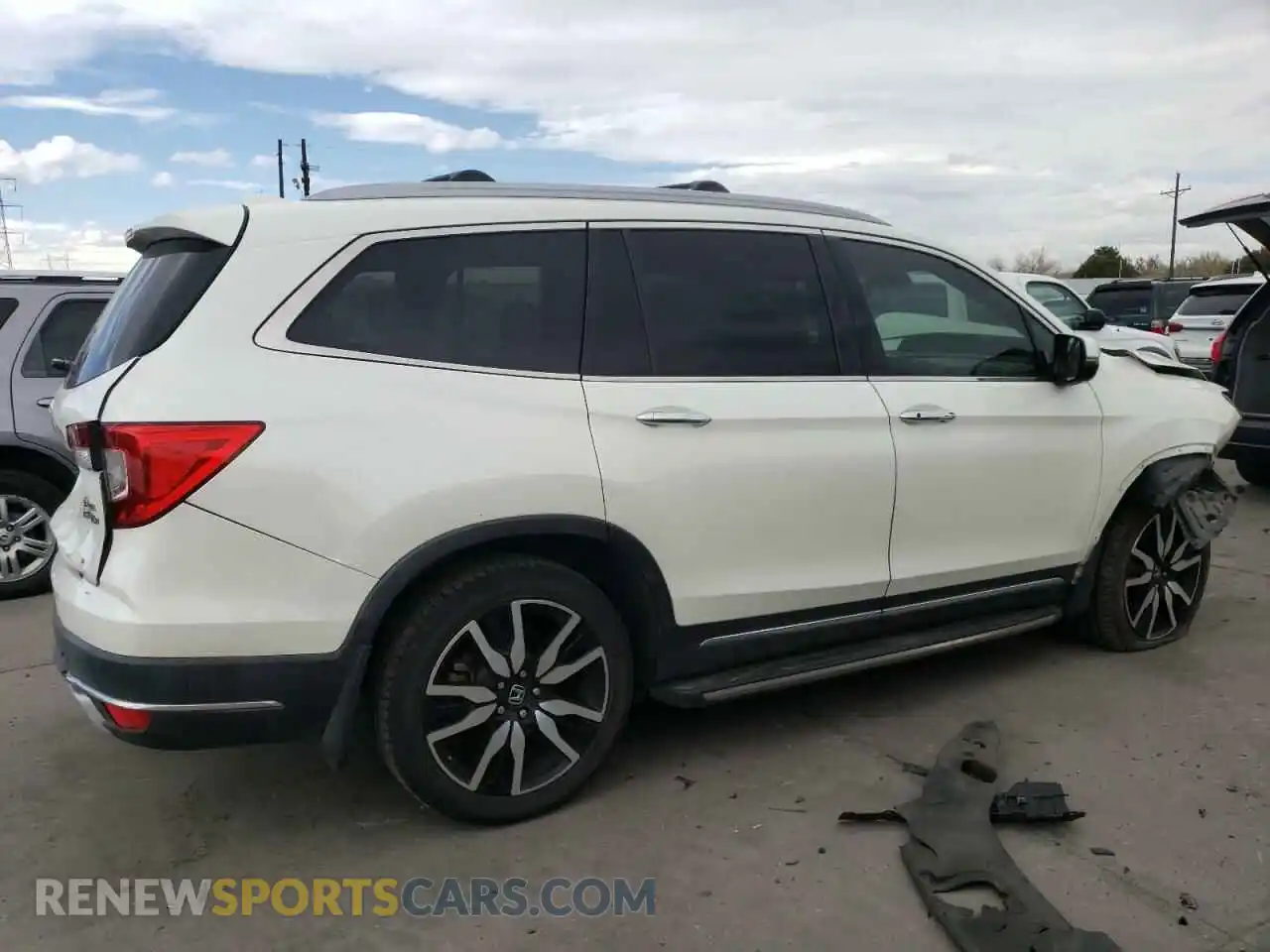 3 Photograph of a damaged car 5FNYF6H00KB086259 HONDA PILOT 2019