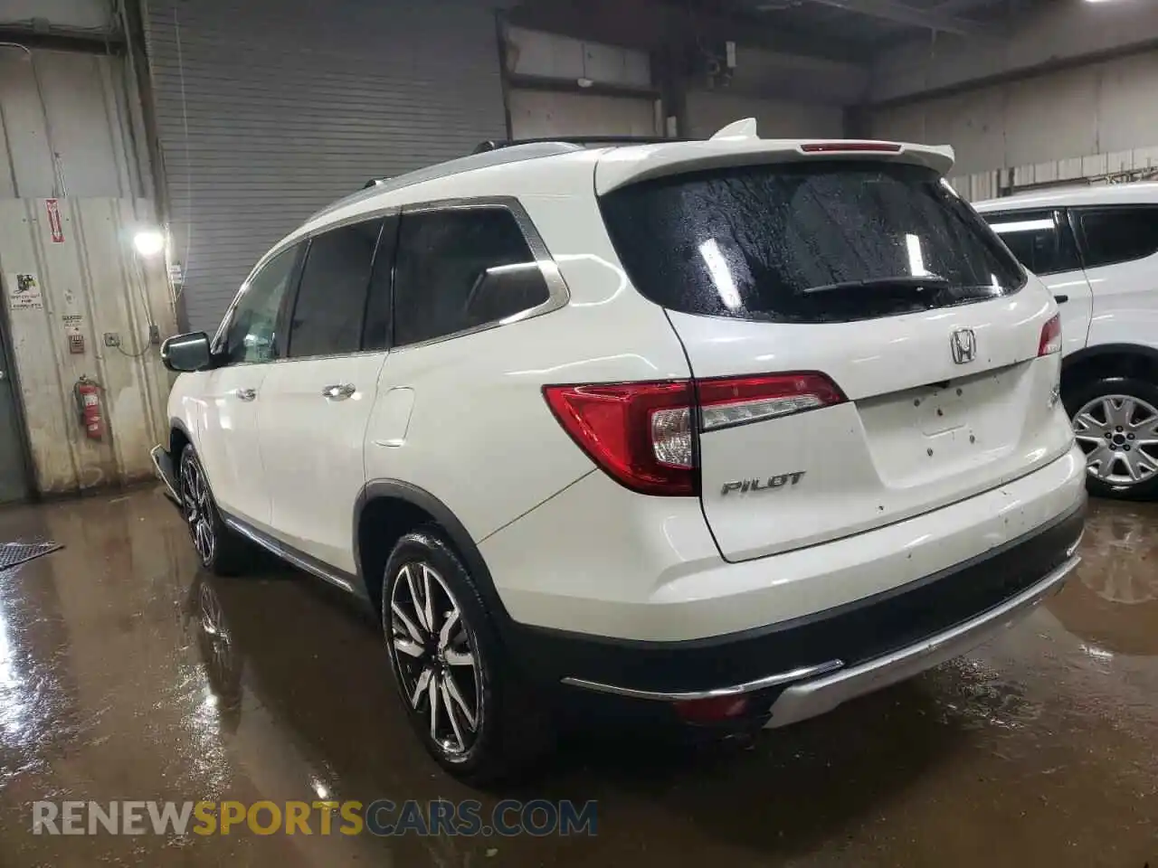 2 Photograph of a damaged car 5FNYF6H01KB060219 HONDA PILOT 2019