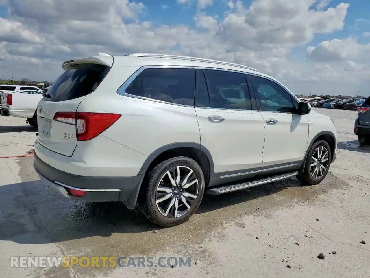 3 Photograph of a damaged car 5FNYF6H02KB064067 HONDA PILOT 2019