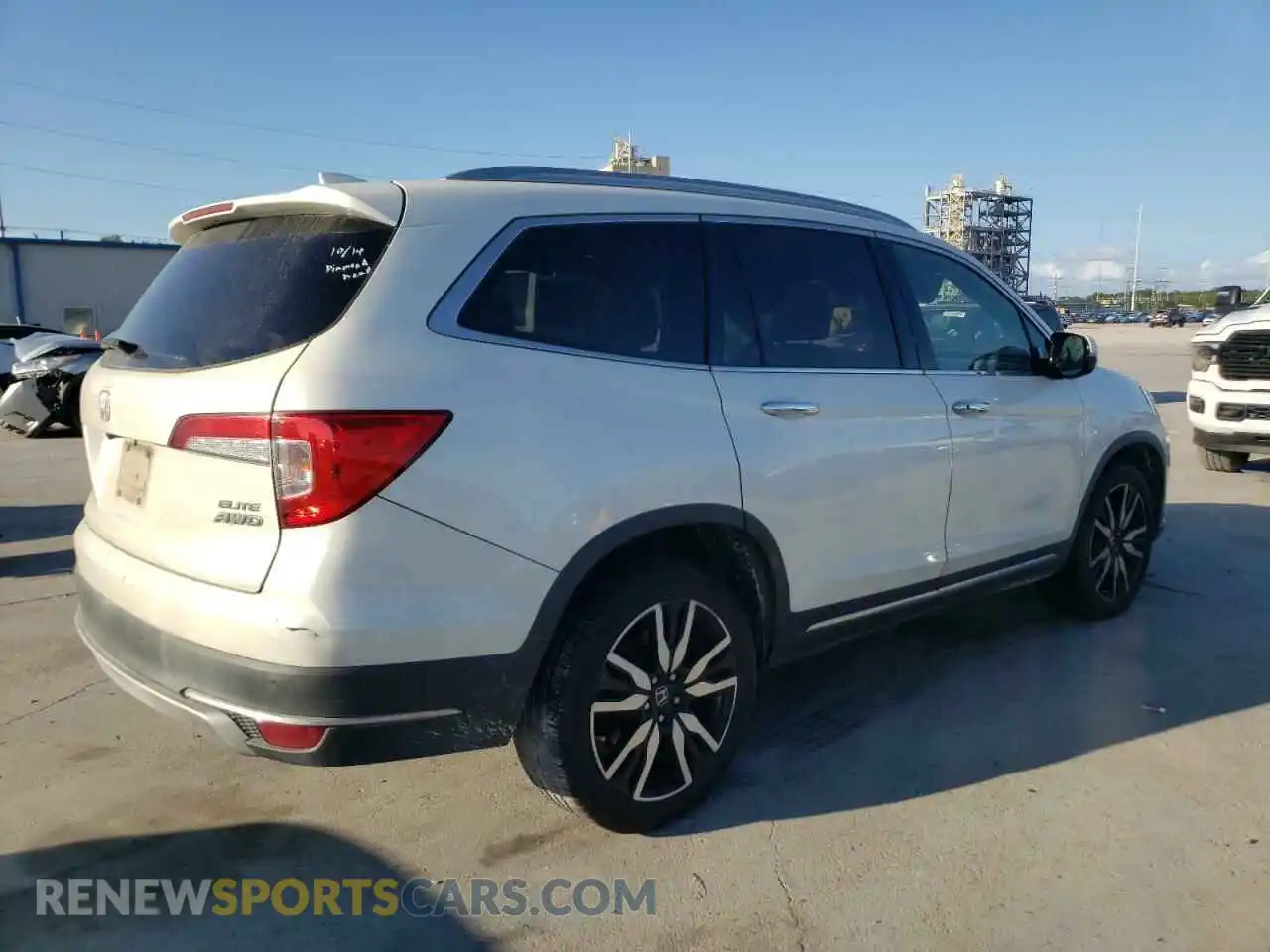 3 Photograph of a damaged car 5FNYF6H04KB026677 HONDA PILOT 2019