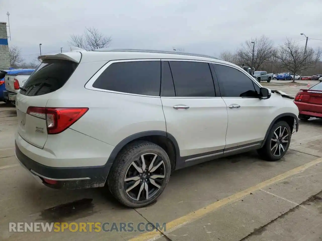 3 Photograph of a damaged car 5FNYF6H04KB056312 HONDA PILOT 2019