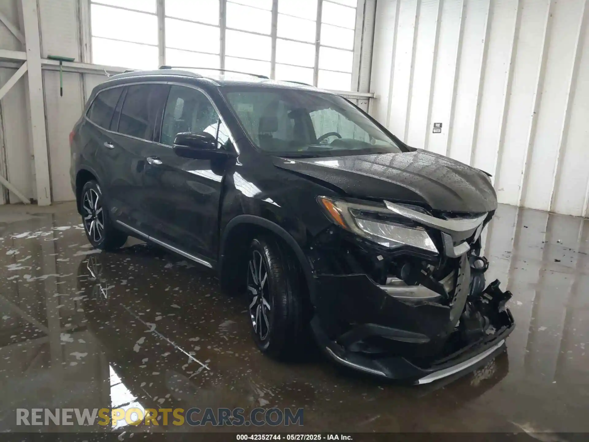 1 Photograph of a damaged car 5FNYF6H08KB004312 HONDA PILOT 2019