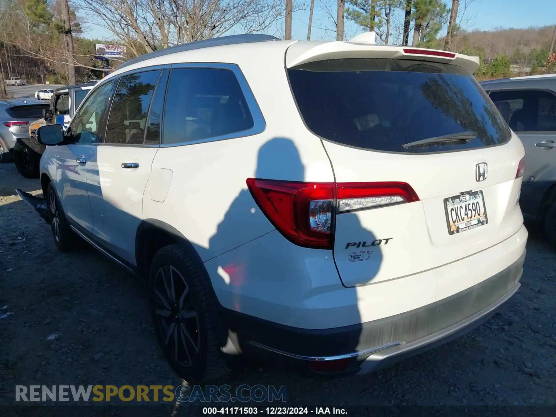 3 Photograph of a damaged car 5FNYF6H0XKB022200 HONDA PILOT 2019