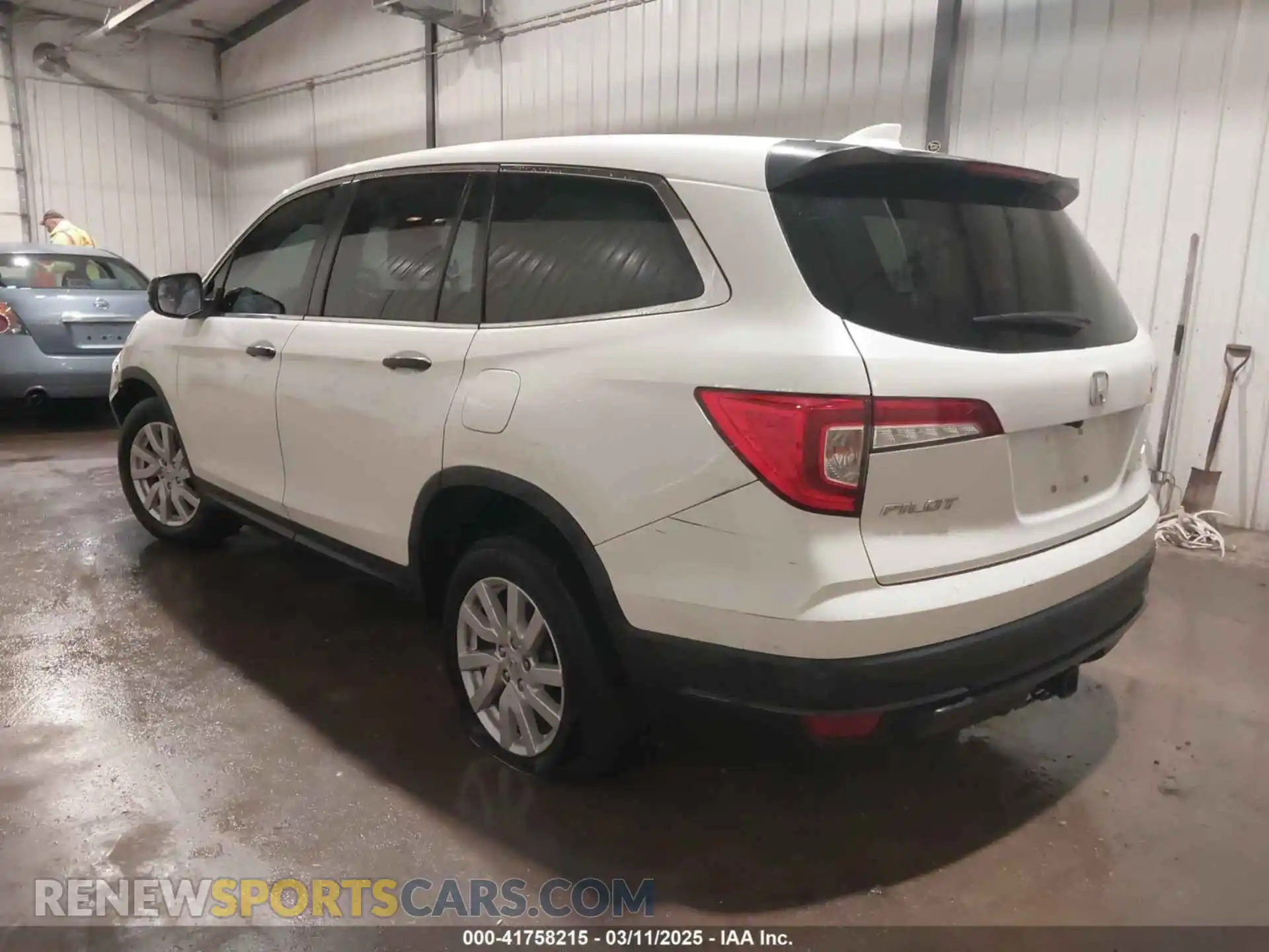 3 Photograph of a damaged car 5FNYF6H13KB086295 HONDA PILOT 2019