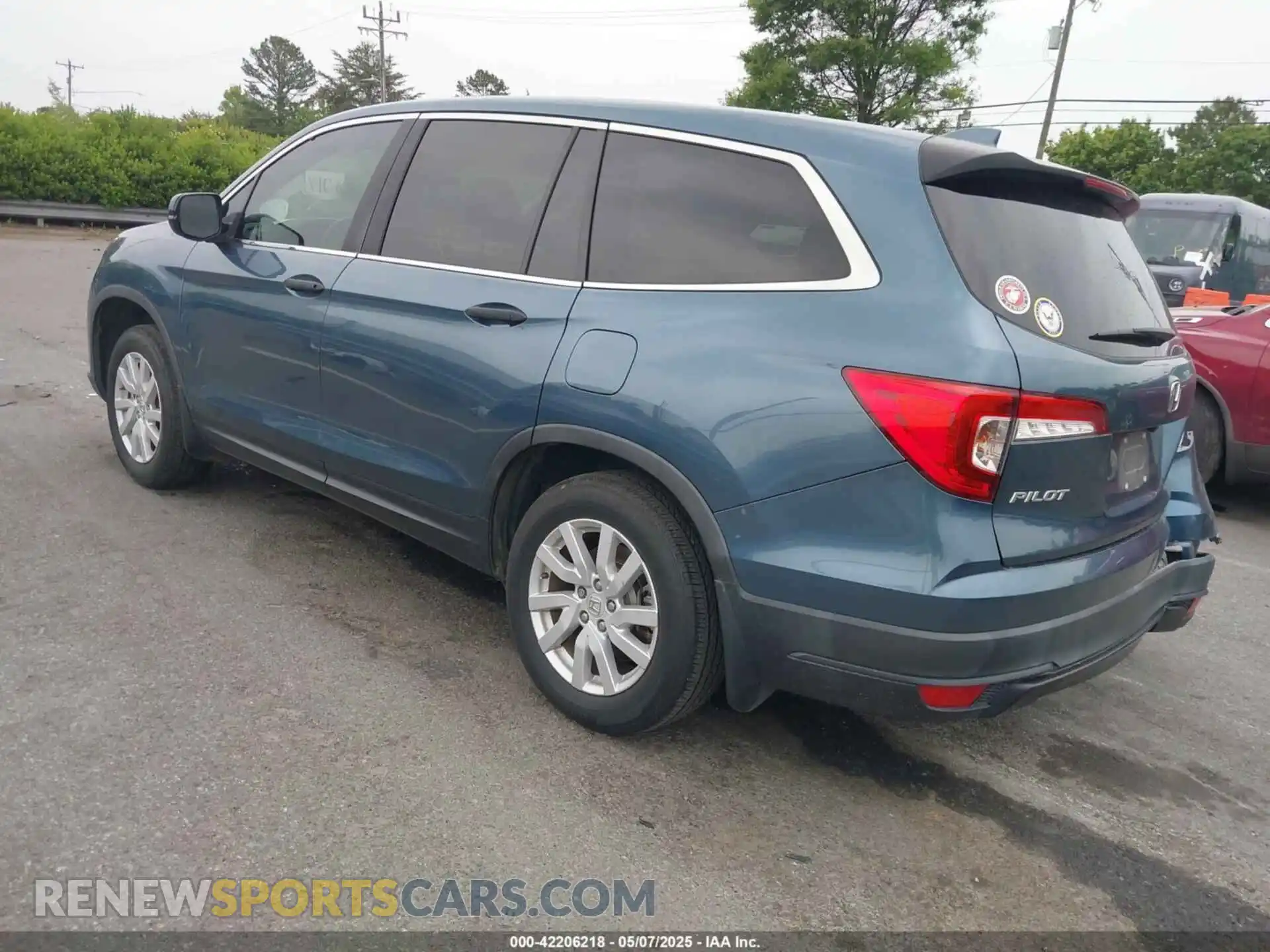 3 Photograph of a damaged car 5FNYF6H19KB082025 HONDA PILOT 2019