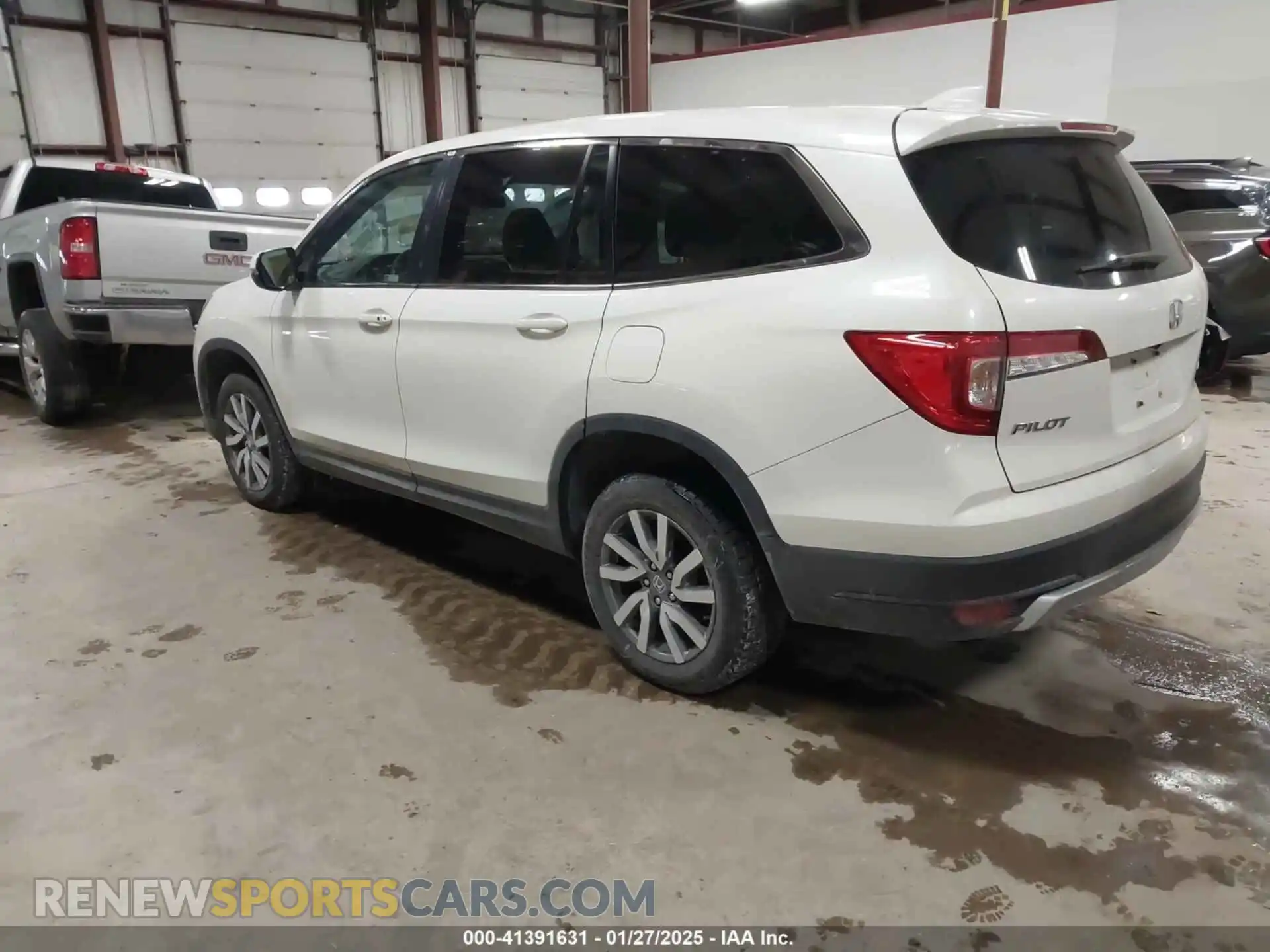 3 Photograph of a damaged car 5FNYF6H34KB062752 HONDA PILOT 2019