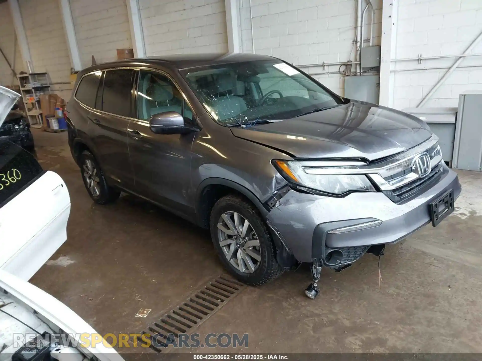 1 Photograph of a damaged car 5FNYF6H38KB015112 HONDA PILOT 2019