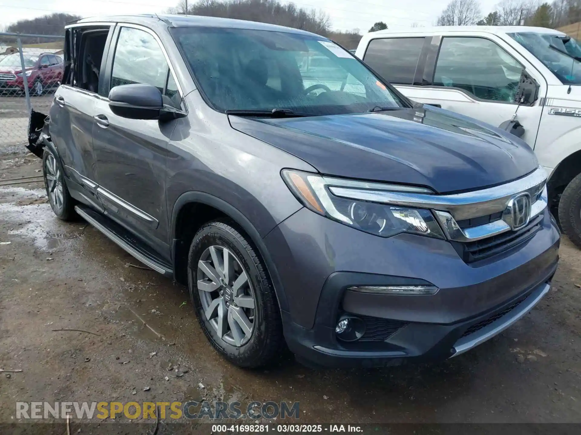 1 Photograph of a damaged car 5FNYF6H52KB013373 HONDA PILOT 2019