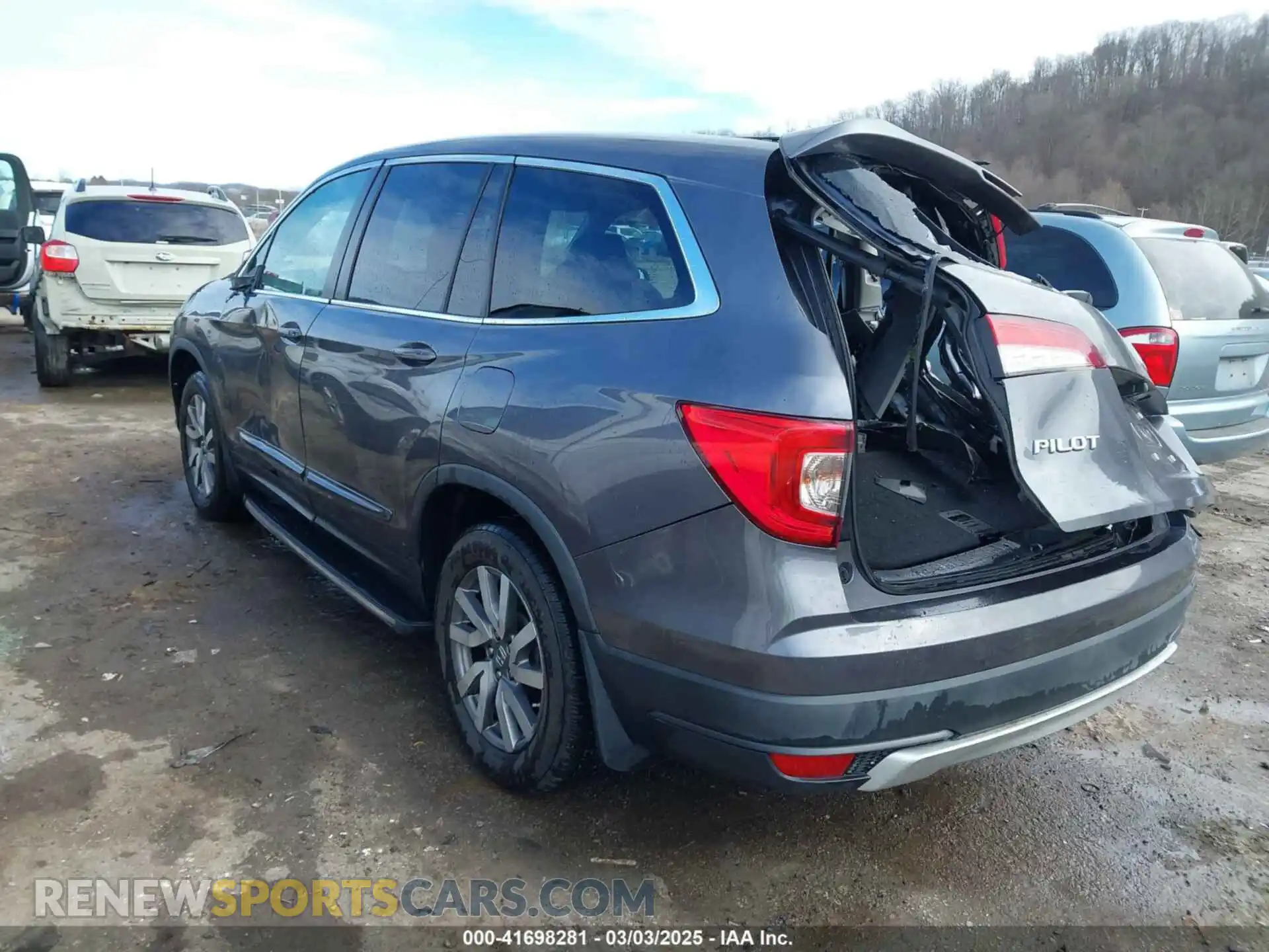 3 Photograph of a damaged car 5FNYF6H52KB013373 HONDA PILOT 2019