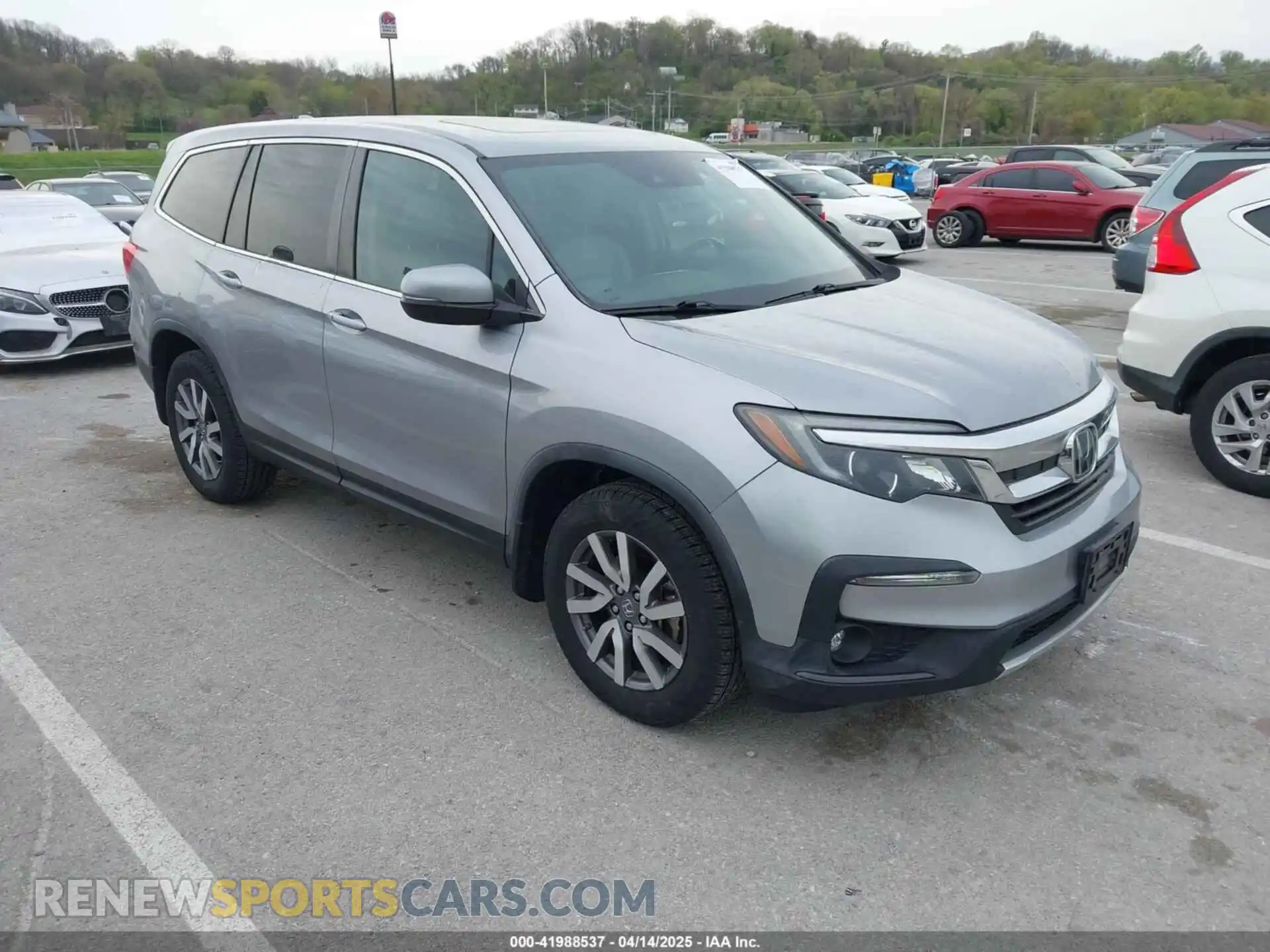 1 Photograph of a damaged car 5FNYF6H53KB074943 HONDA PILOT 2019