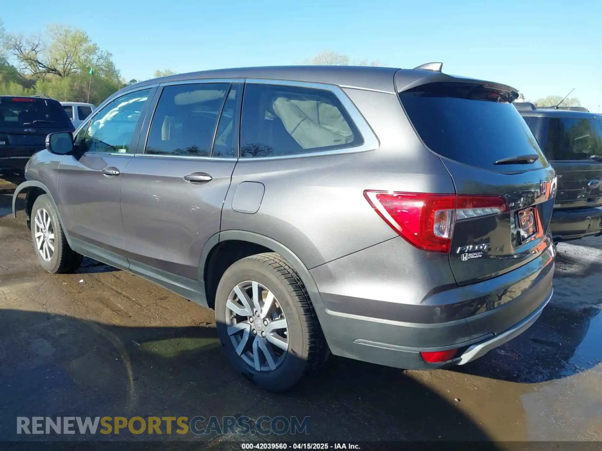 3 Photograph of a damaged car 5FNYF6H54KB038176 HONDA PILOT 2019