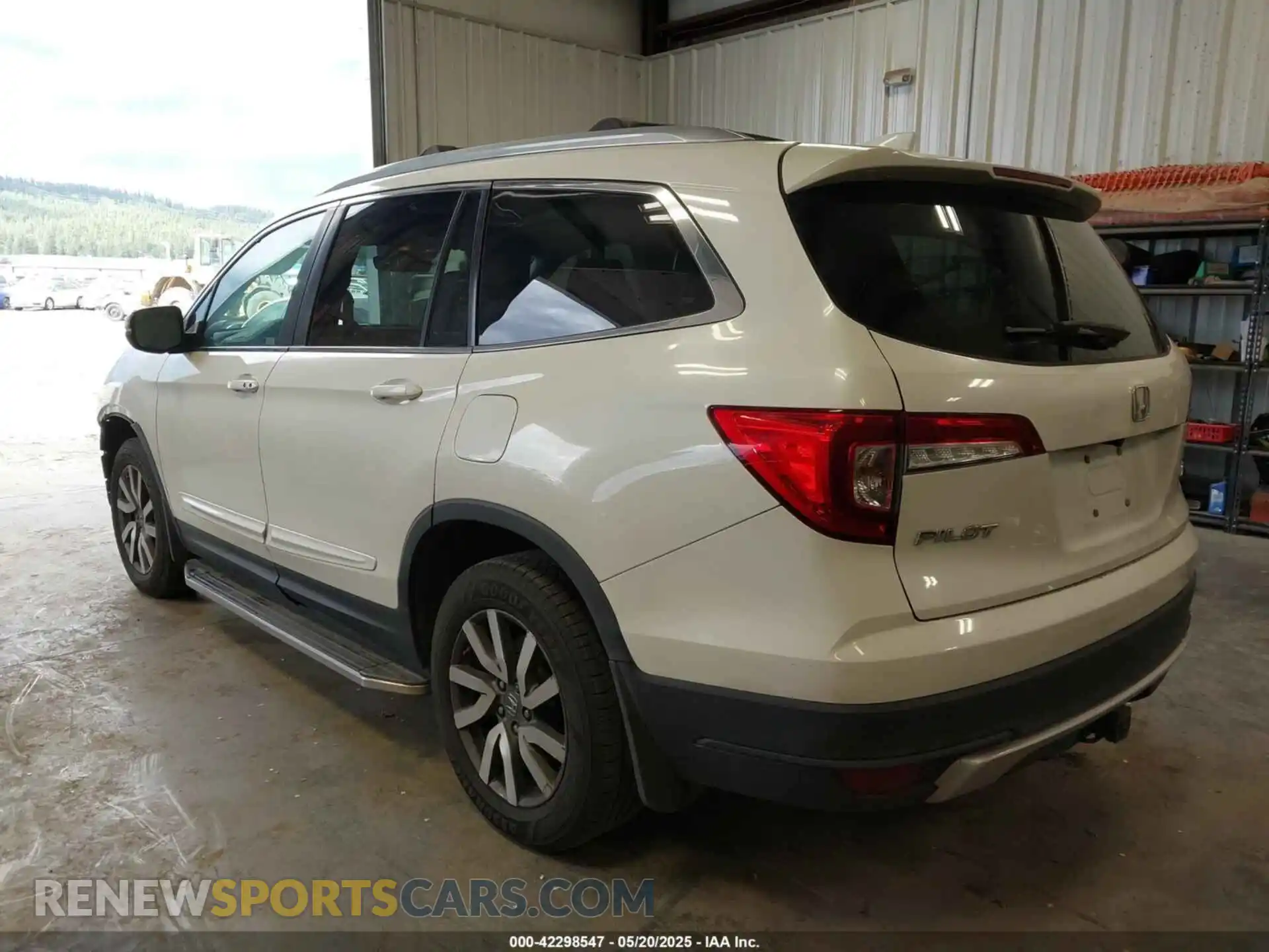 3 Photograph of a damaged car 5FNYF6H54KB043295 HONDA PILOT 2019