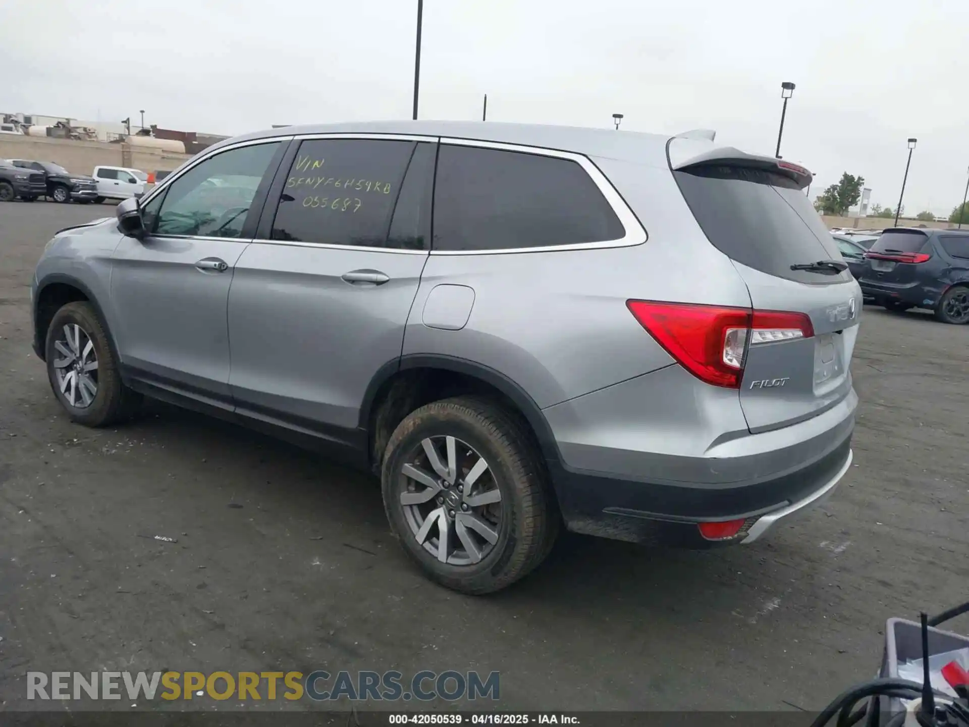3 Photograph of a damaged car 5FNYF6H54KB055687 HONDA PILOT 2019