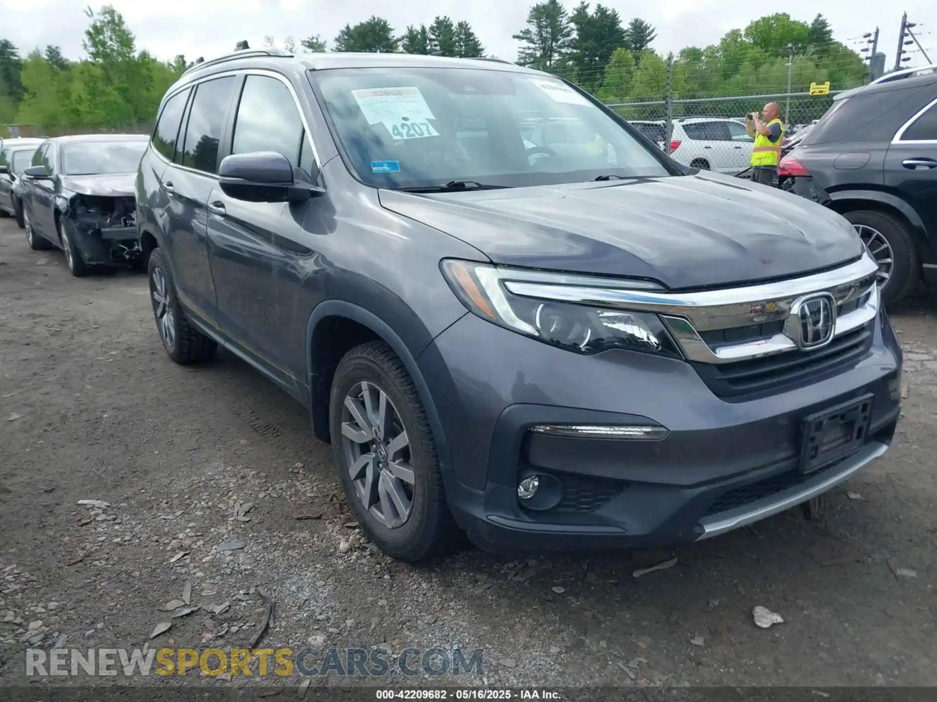 1 Photograph of a damaged car 5FNYF6H55KB010807 HONDA PILOT 2019