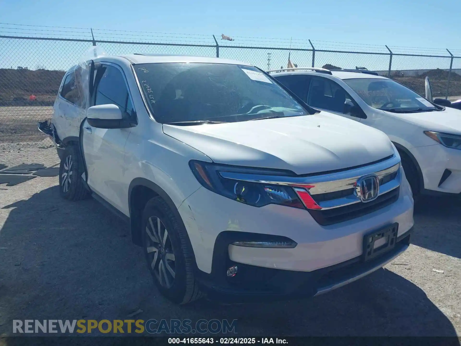 1 Photograph of a damaged car 5FNYF6H56KB038745 HONDA PILOT 2019