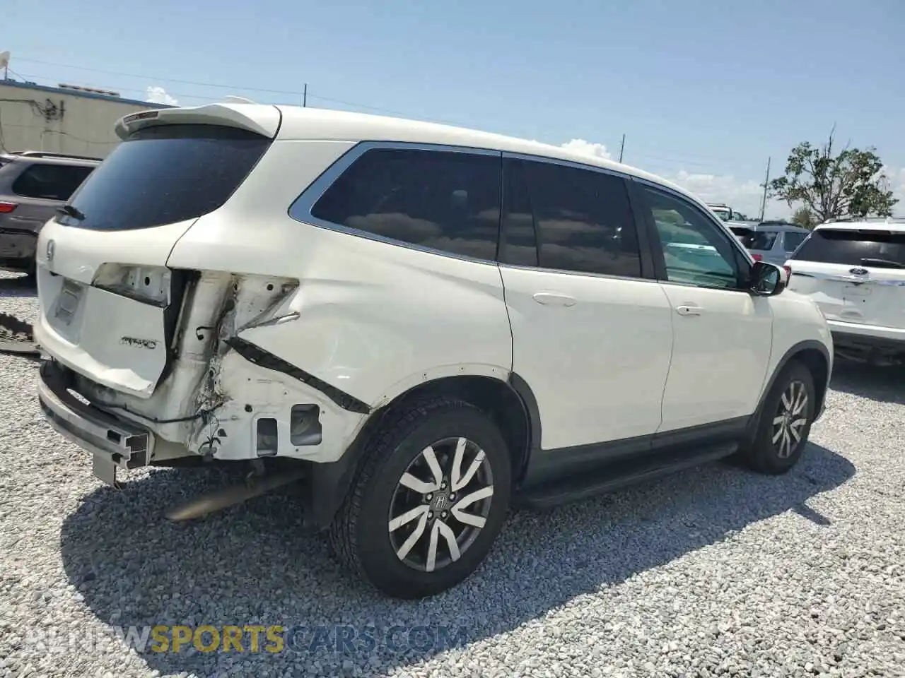 3 Photograph of a damaged car 5FNYF6H56KB068232 HONDA PILOT 2019