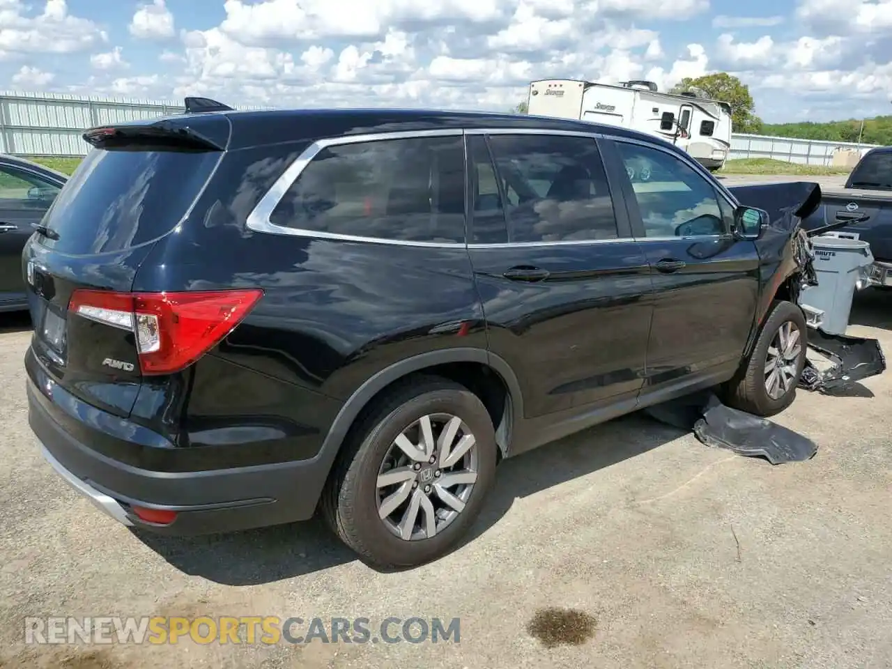 3 Photograph of a damaged car 5FNYF6H59KB083761 HONDA PILOT 2019