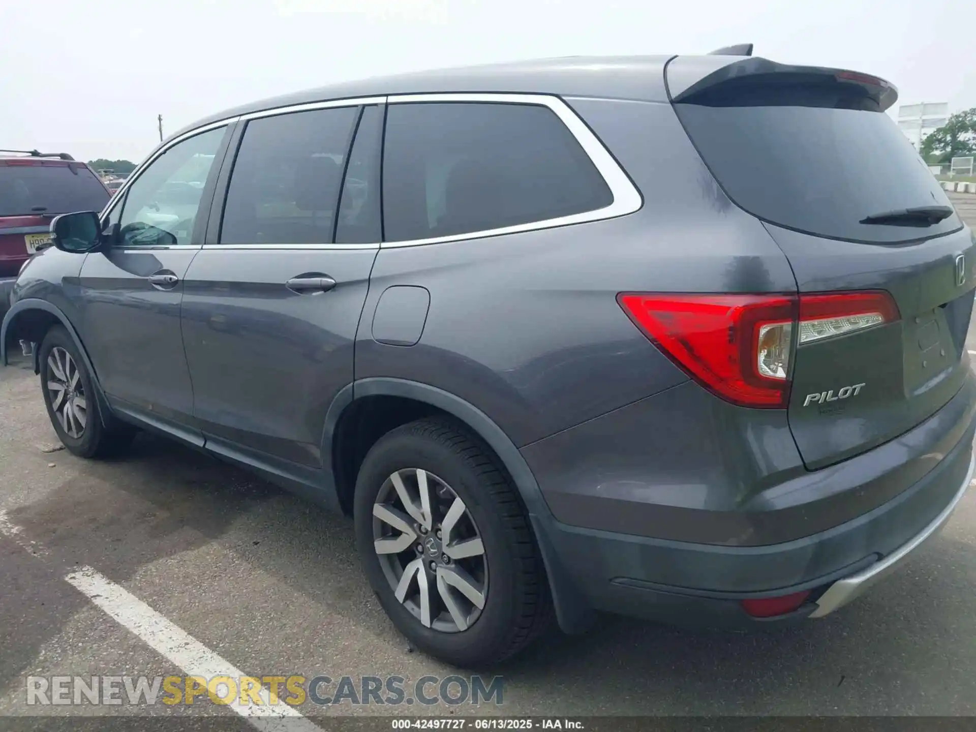 3 Photograph of a damaged car 5FNYF6H5XKB010804 HONDA PILOT 2019