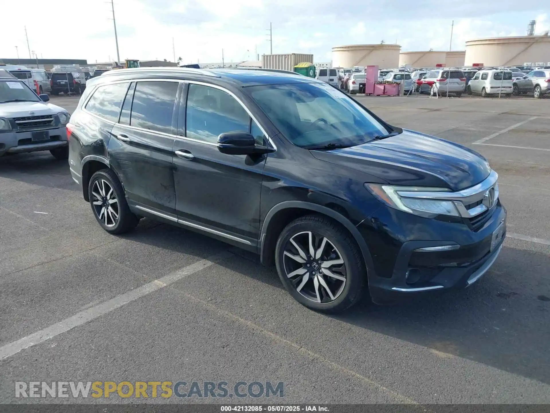 1 Photograph of a damaged car 5FNYF6H96KB015520 HONDA PILOT 2019