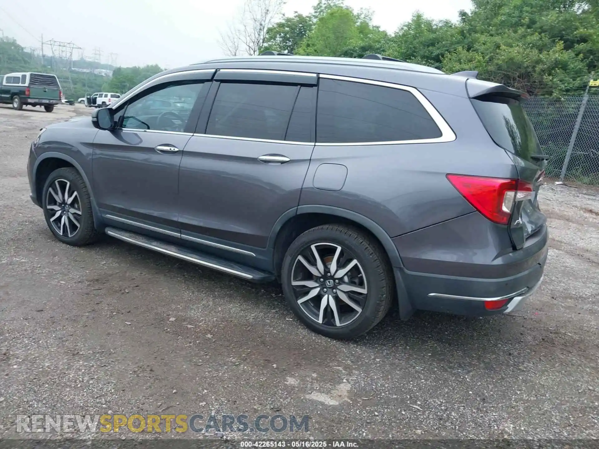 3 Photograph of a damaged car 5FNYF6H97KB013002 HONDA PILOT 2019