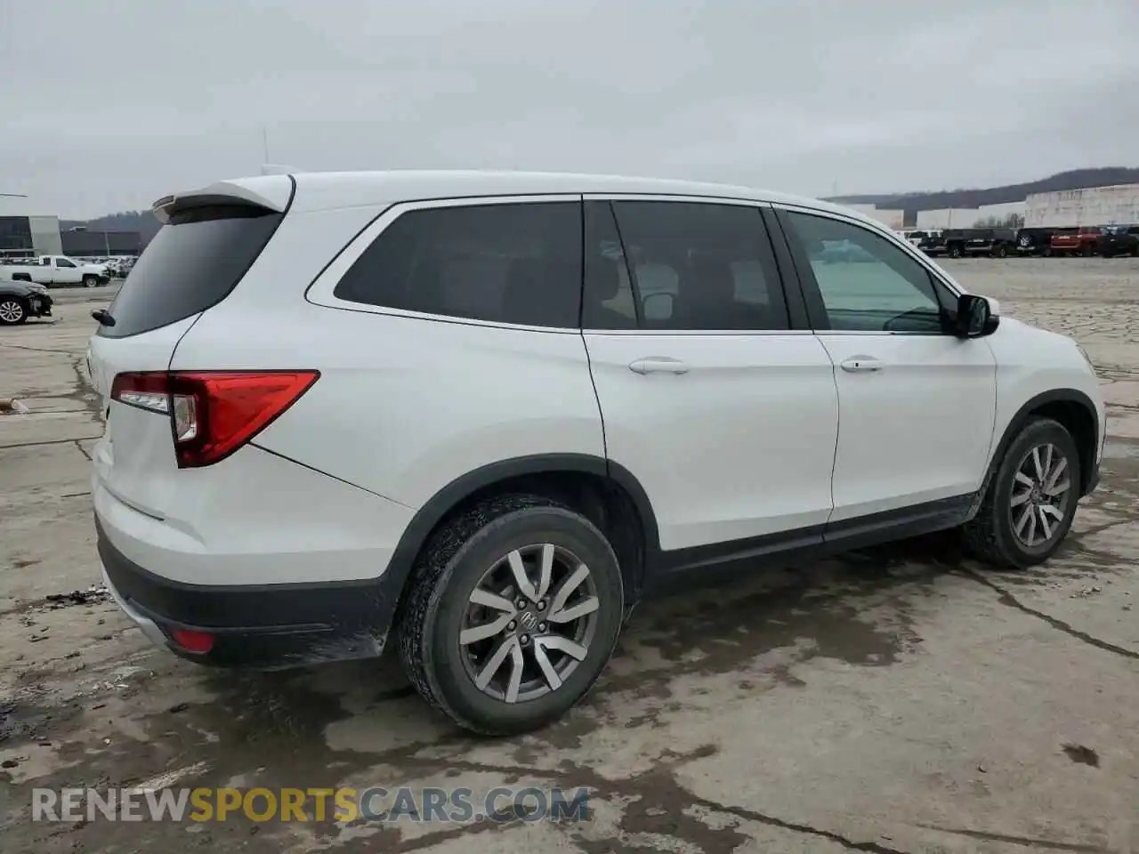 3 Photograph of a damaged car 5FNYF5H34LB017614 HONDA PILOT 2020
