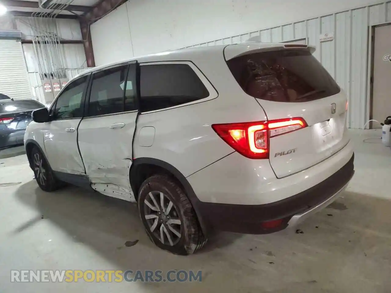 2 Photograph of a damaged car 5FNYF5H50LB016462 HONDA PILOT 2020