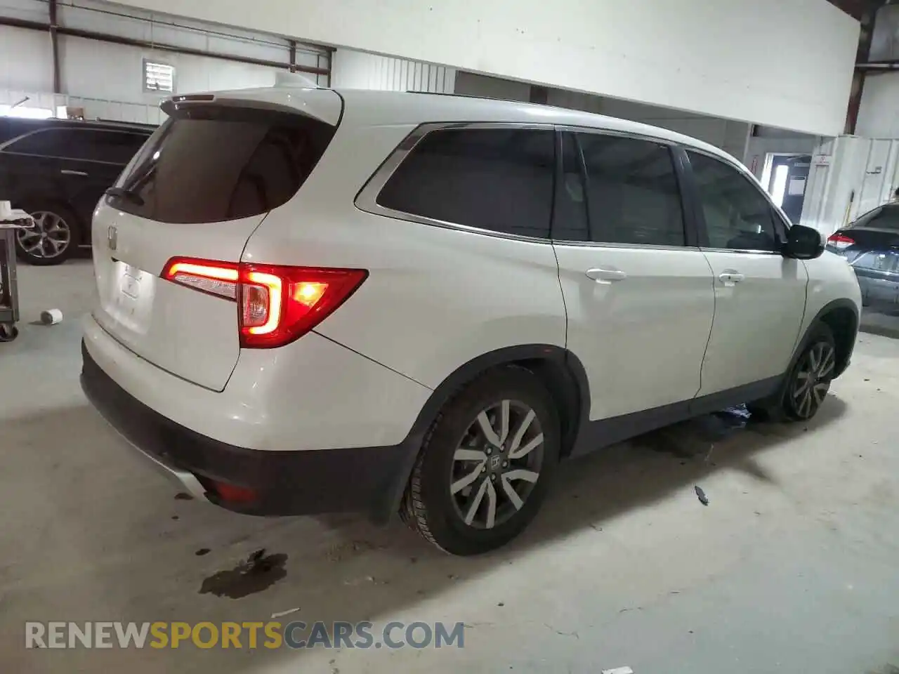 3 Photograph of a damaged car 5FNYF5H50LB016462 HONDA PILOT 2020