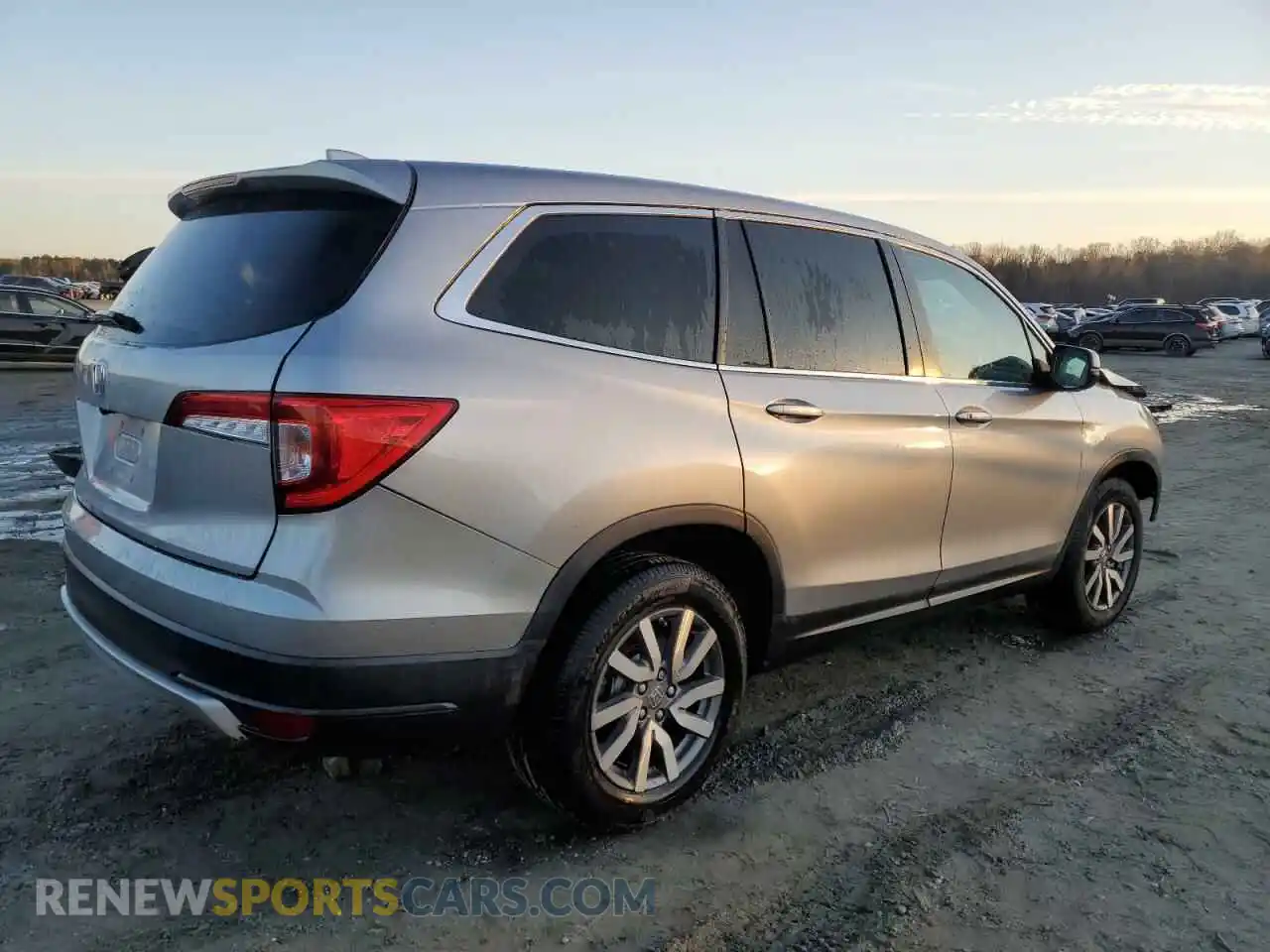 3 Photograph of a damaged car 5FNYF5H51LB026045 HONDA PILOT 2020