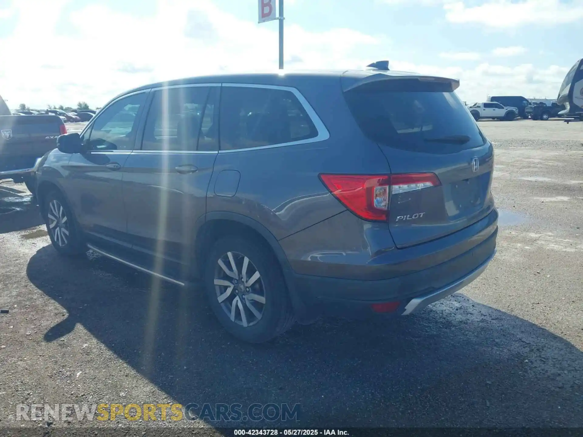 3 Photograph of a damaged car 5FNYF5H52LB026281 HONDA PILOT 2020