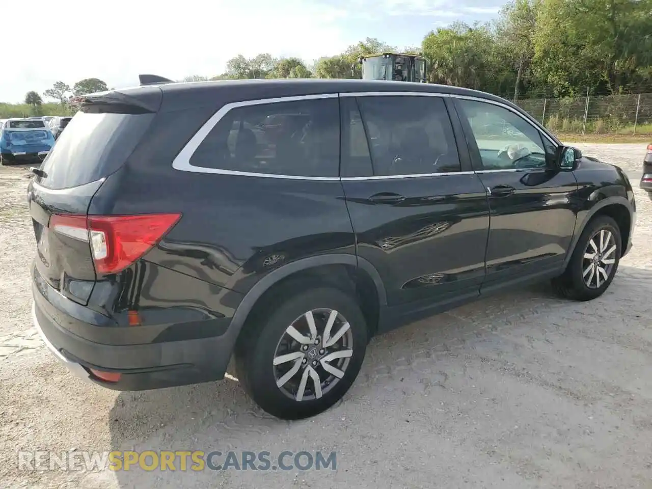 3 Photograph of a damaged car 5FNYF5H56LB005045 HONDA PILOT 2020
