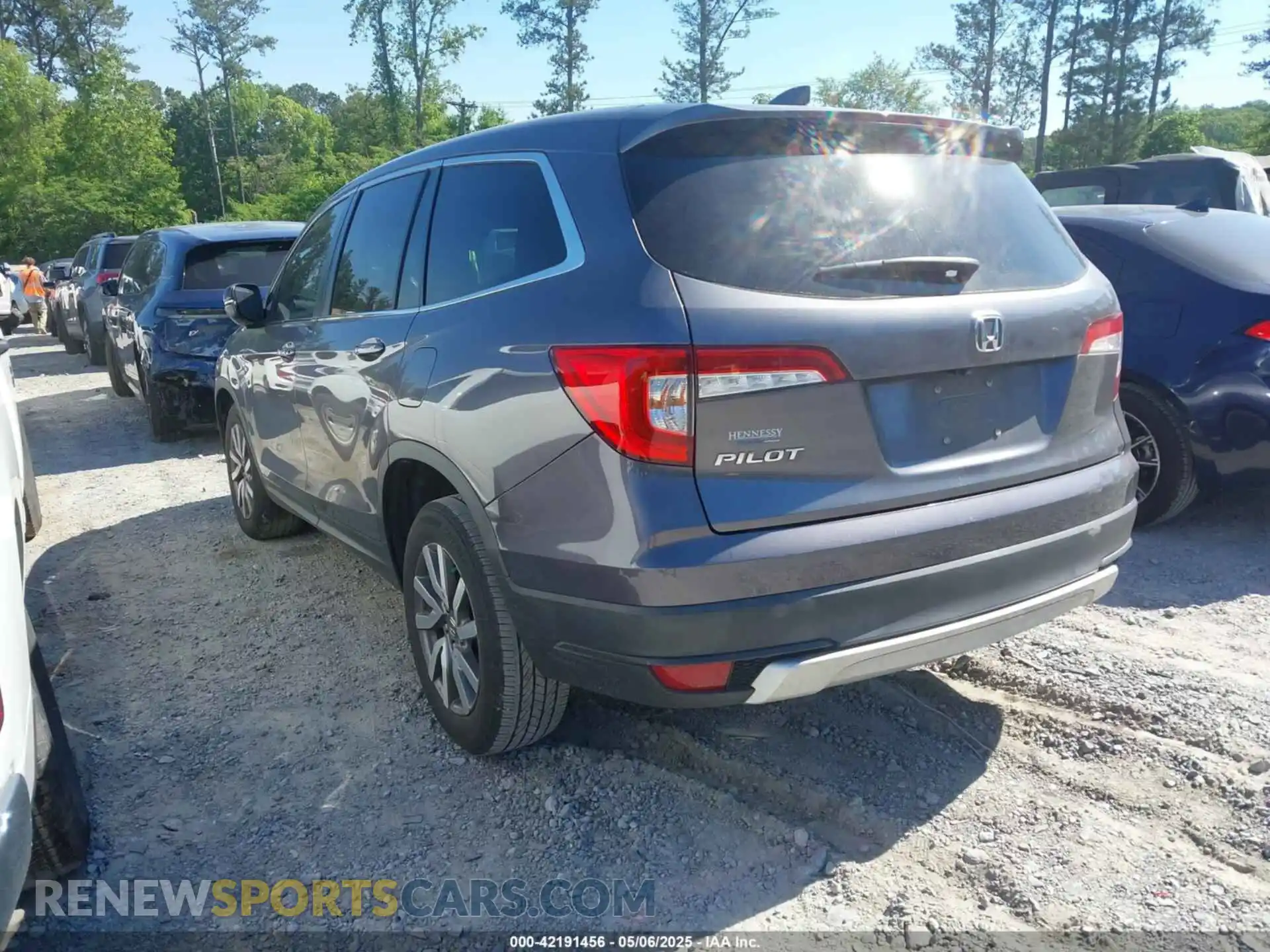 3 Photograph of a damaged car 5FNYF5H58LB006357 HONDA PILOT 2020