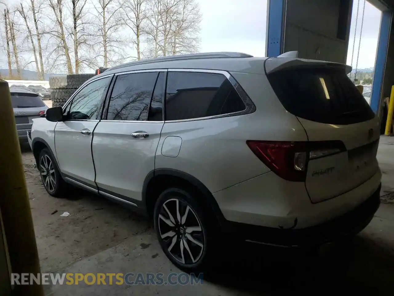 2 Photograph of a damaged car 5FNYF6H00LB058804 HONDA PILOT 2020